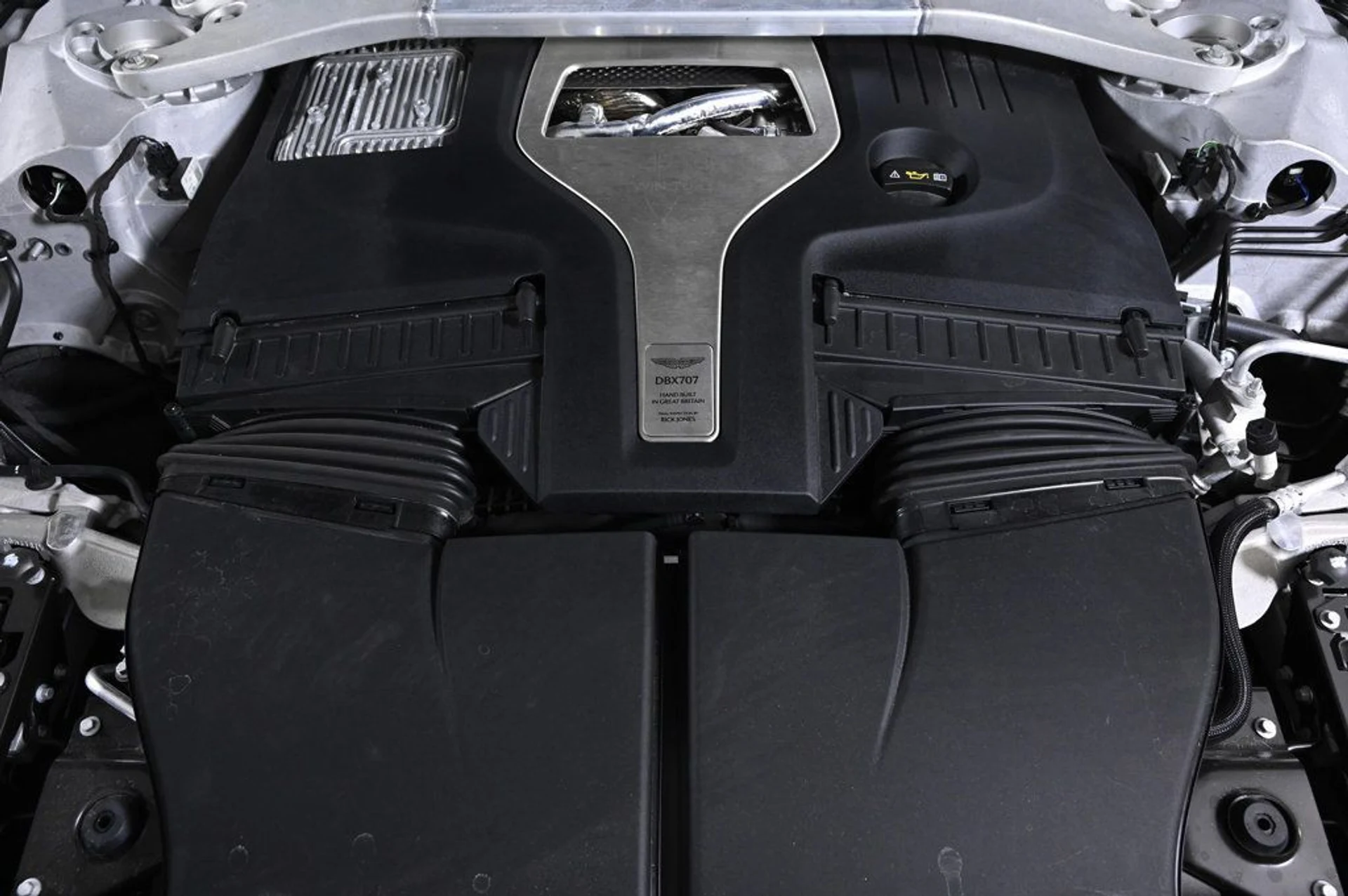 mph026_29955940_new_2026_aston_martin_dbx_707awd_11350_22969436_27_1024_d11c3684fd