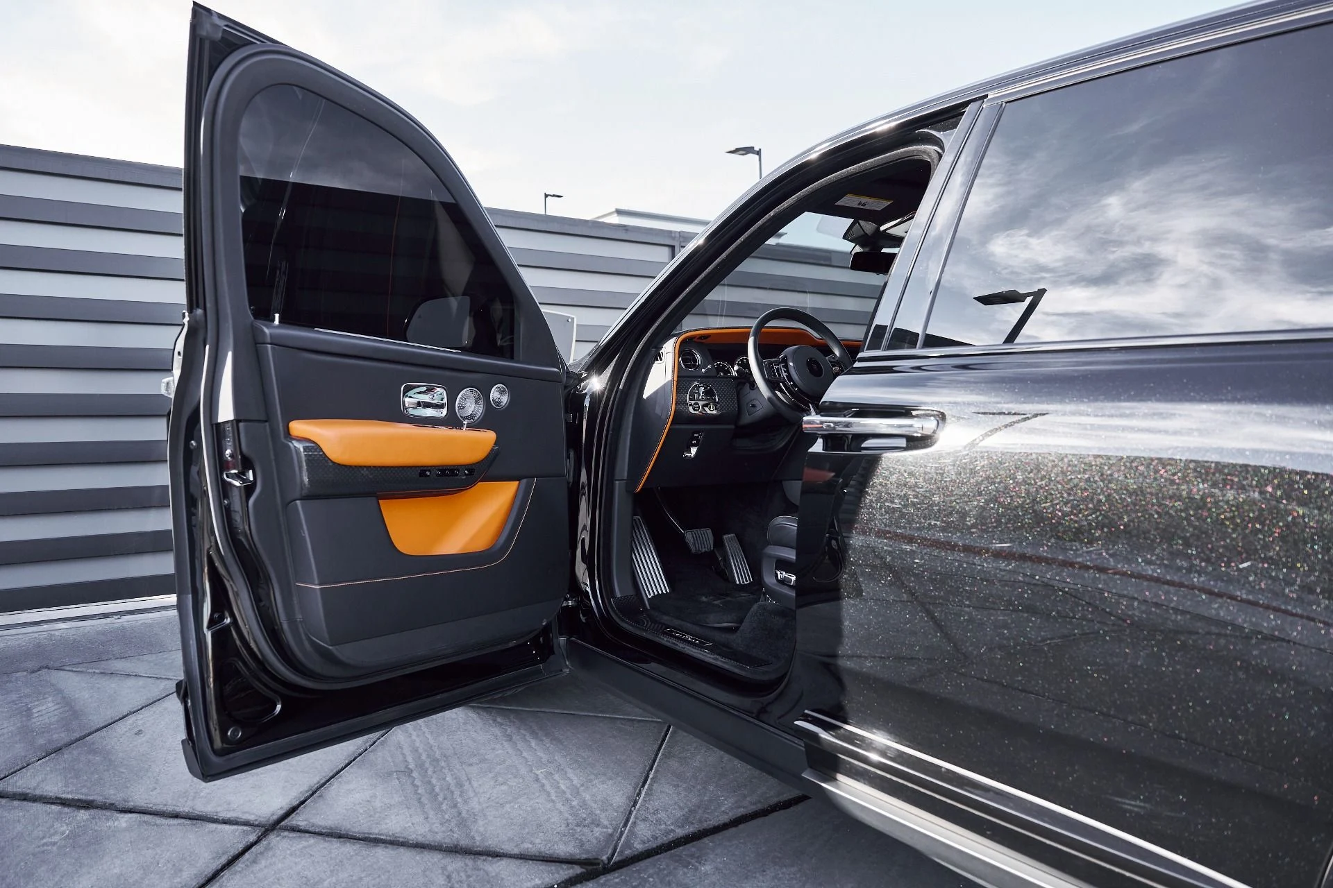 mph026_3000910235_Used_2022_Rolls_Royce_Cullinan_Black_Badge_1768359479_3366059a8b