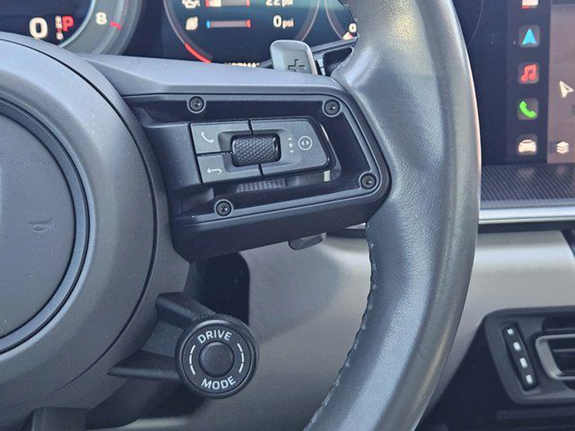 mph026_3010432096_6_Q5_WBZ_Bt_Rl_SH_4_Wee_Kx_FN_Mn0_BLKE_fc2c2b09c0