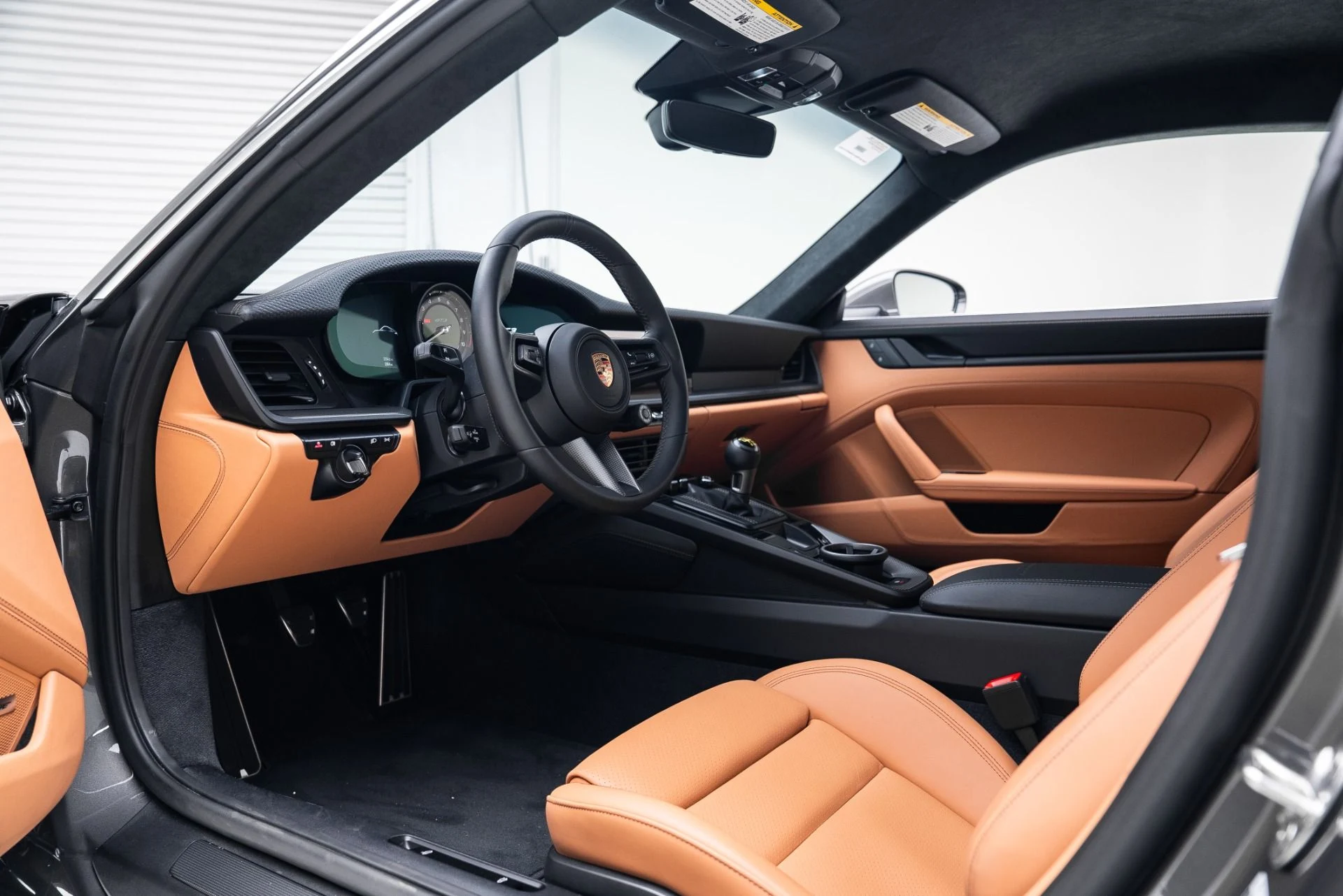 mph026_3033724775_Used_2024_Porsche_911_GT_3_Touring_1765917490_4a6ea12311