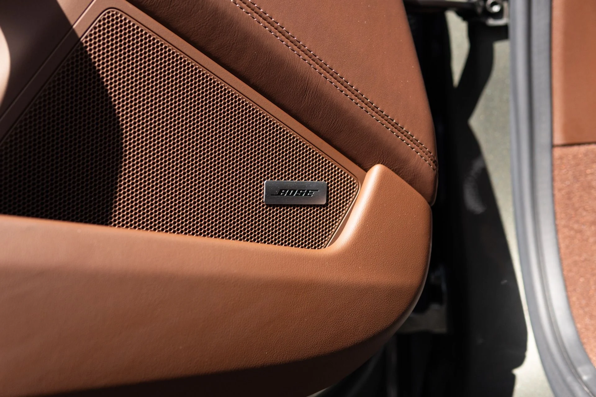 mph026_3033935959_Used_2024_Porsche_911_Carrera_1772817626_6920793e27