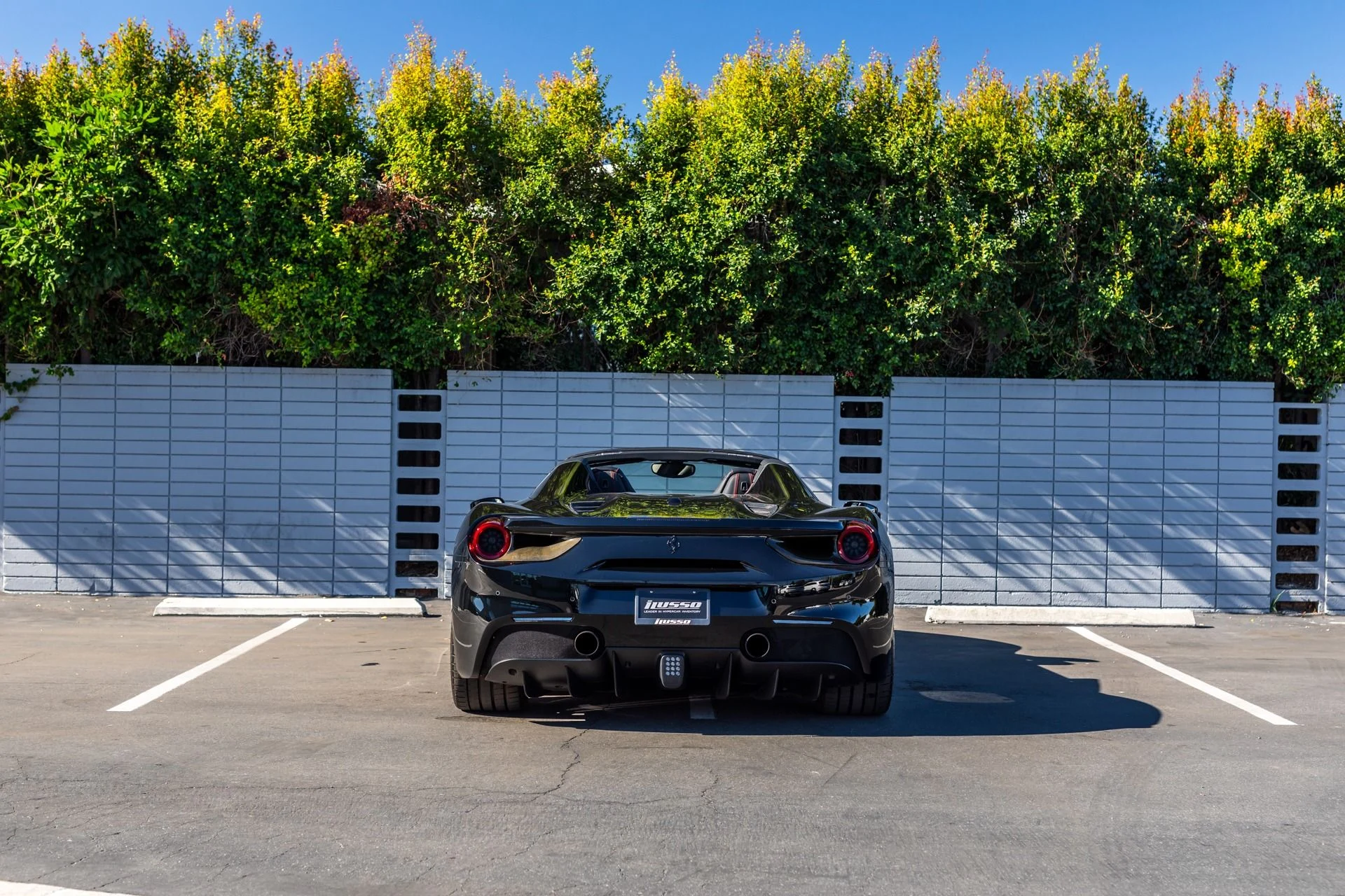 mph026_3035523216_Used_2018_Ferrari_488_Spider_1701972853_cfdab08b5d