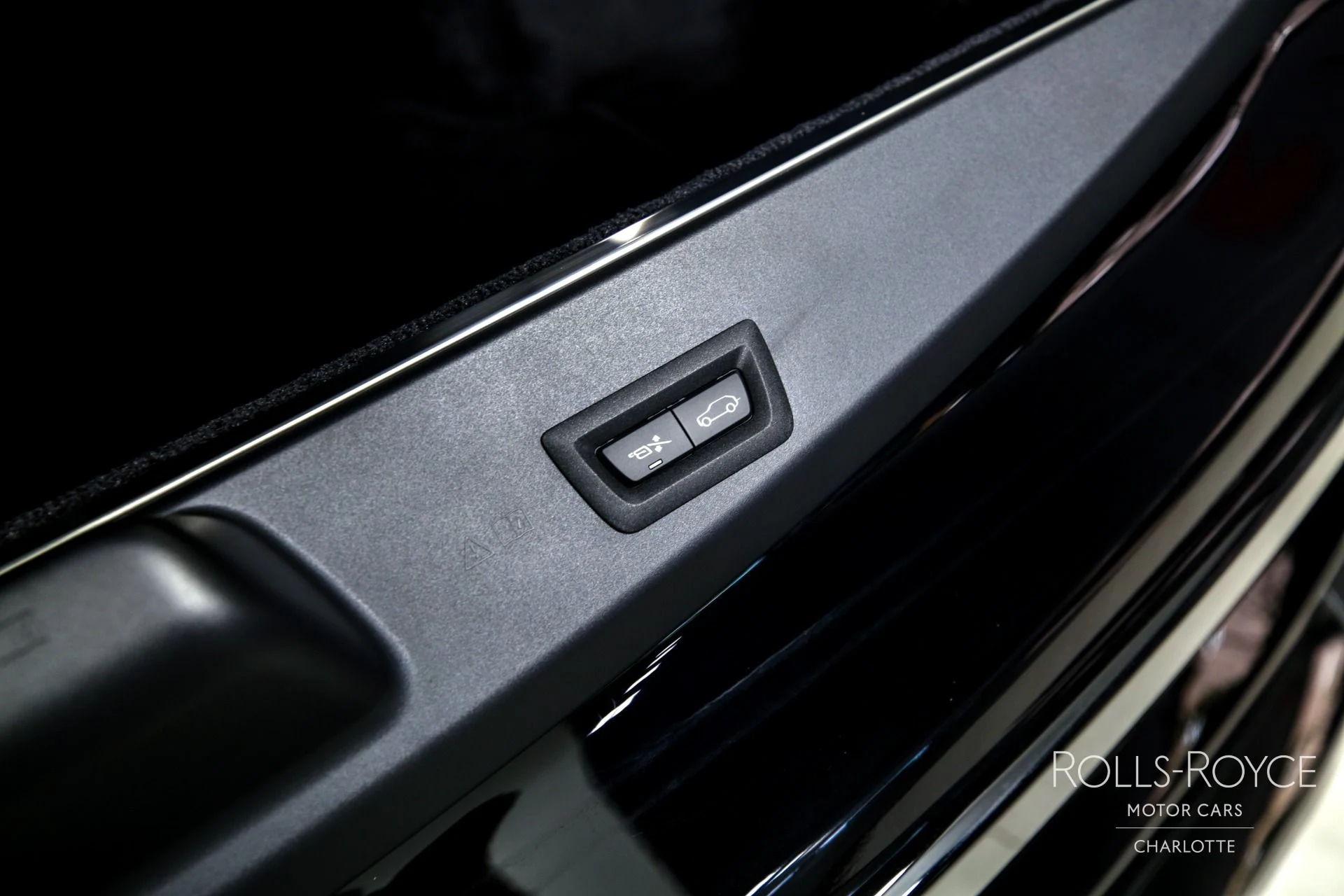 mph026_3044729908_Used_2024_Rolls_Royce_Black_Badge_Cullinan_1724941408_0e280cb64c