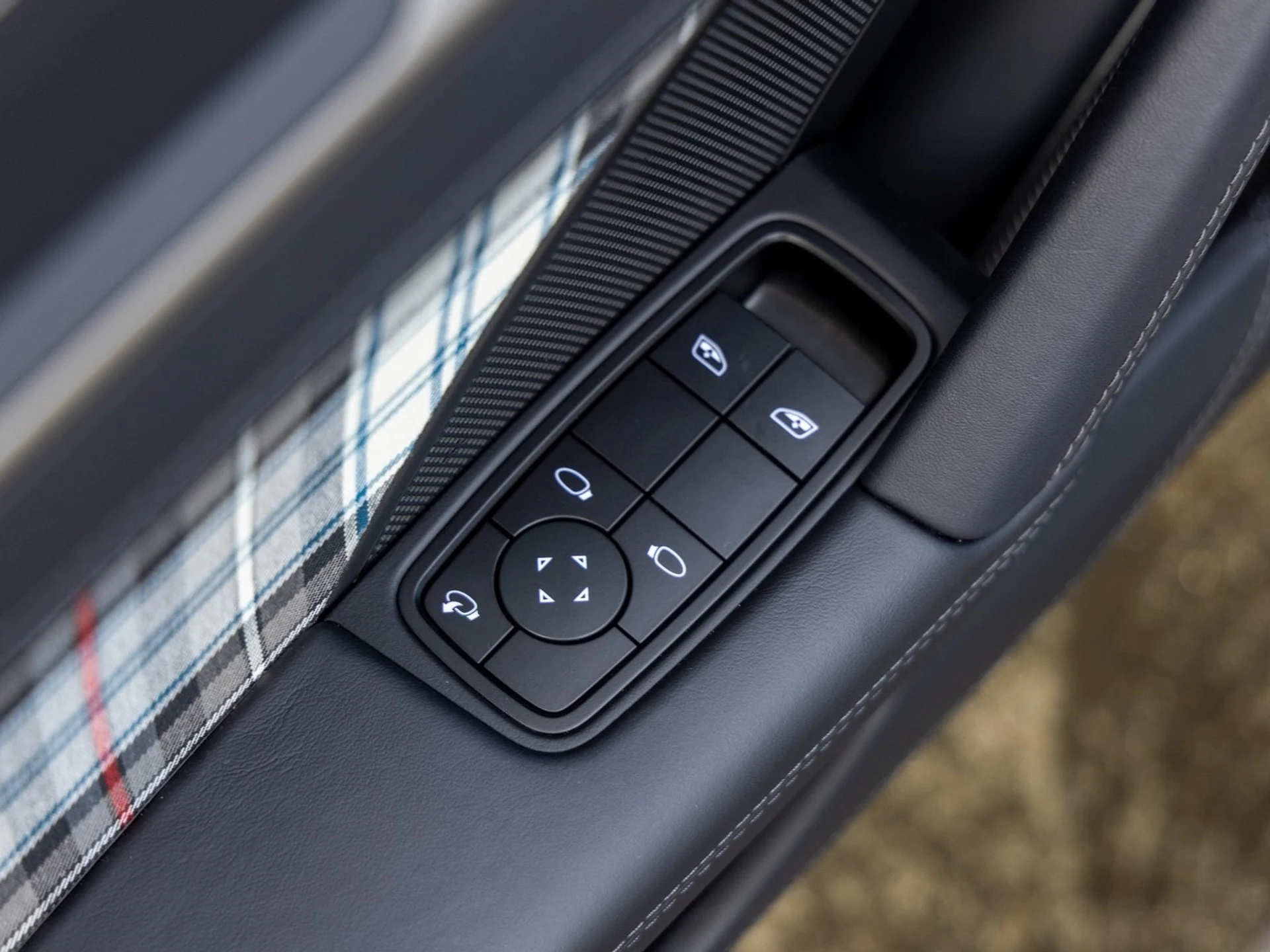 mph026_3052931783_27_3a434f5f39