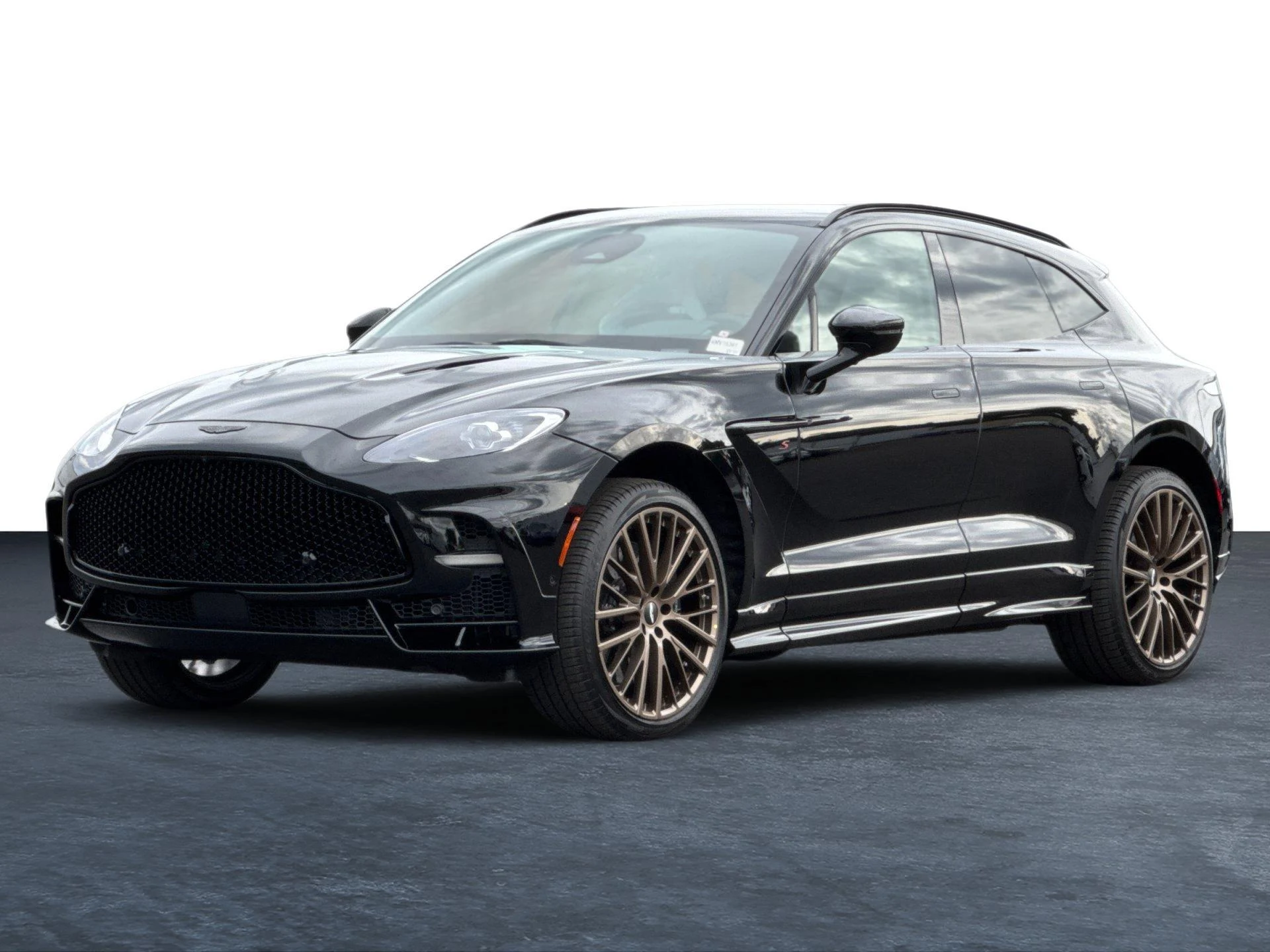 mph026_3067402934_New_2026_Aston_Martin_DBX_S_1793357273_5142c8fee8