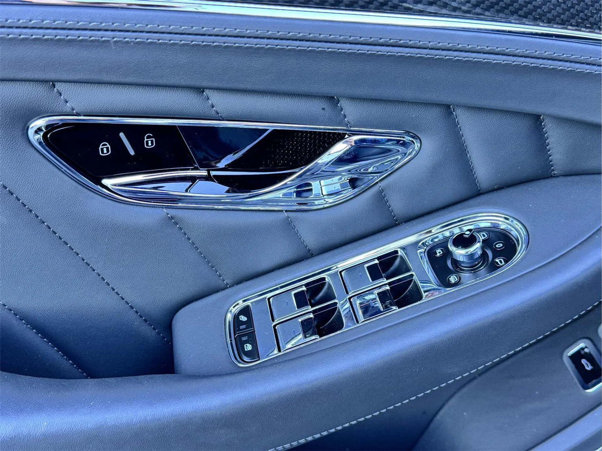 mph026_3073873464_524f24677ffee549d25a2c01bc0713ee_2c51dc9695