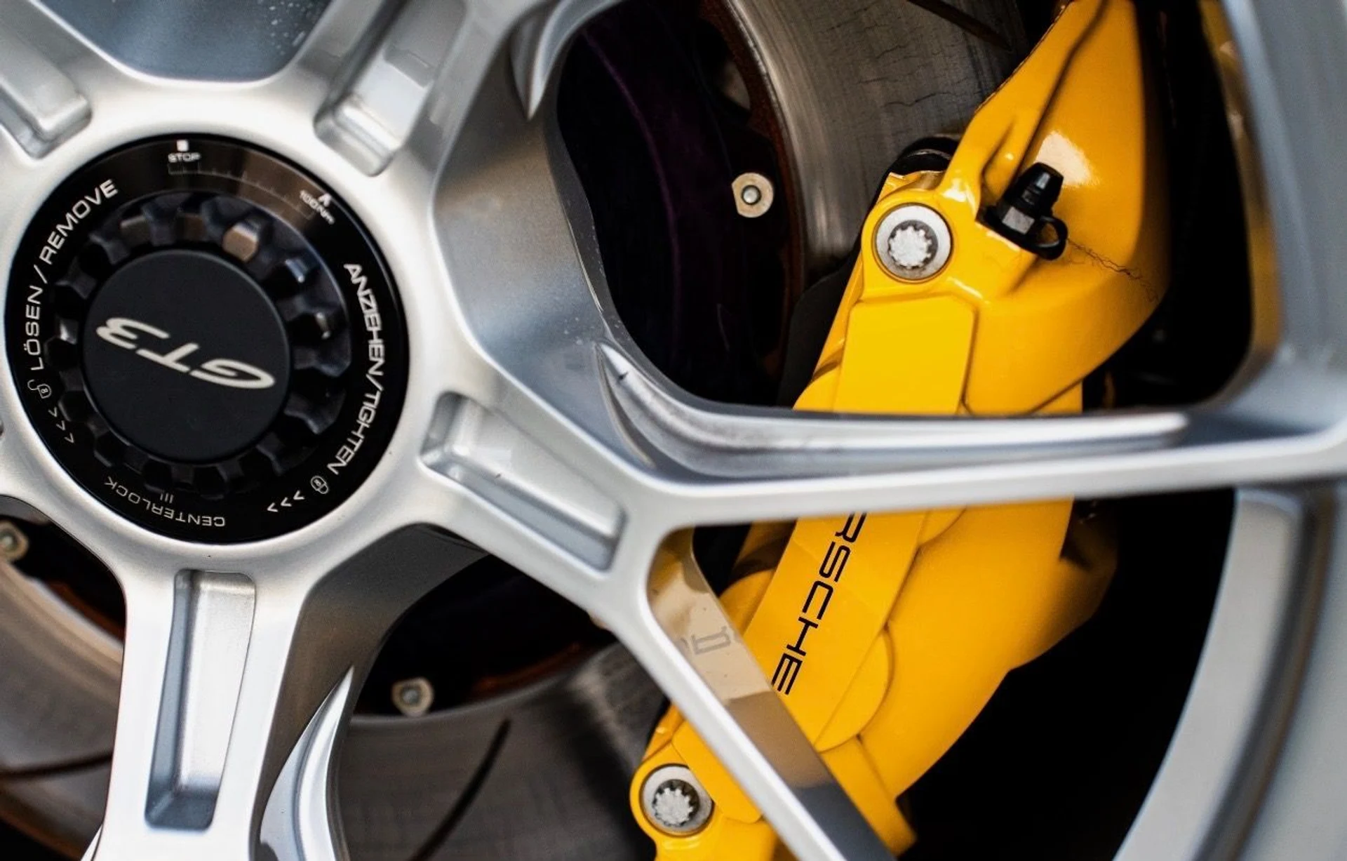 mph026_3077618854_Used_2024_Porsche_911_GT_3_1774535219_3a8f3e3145