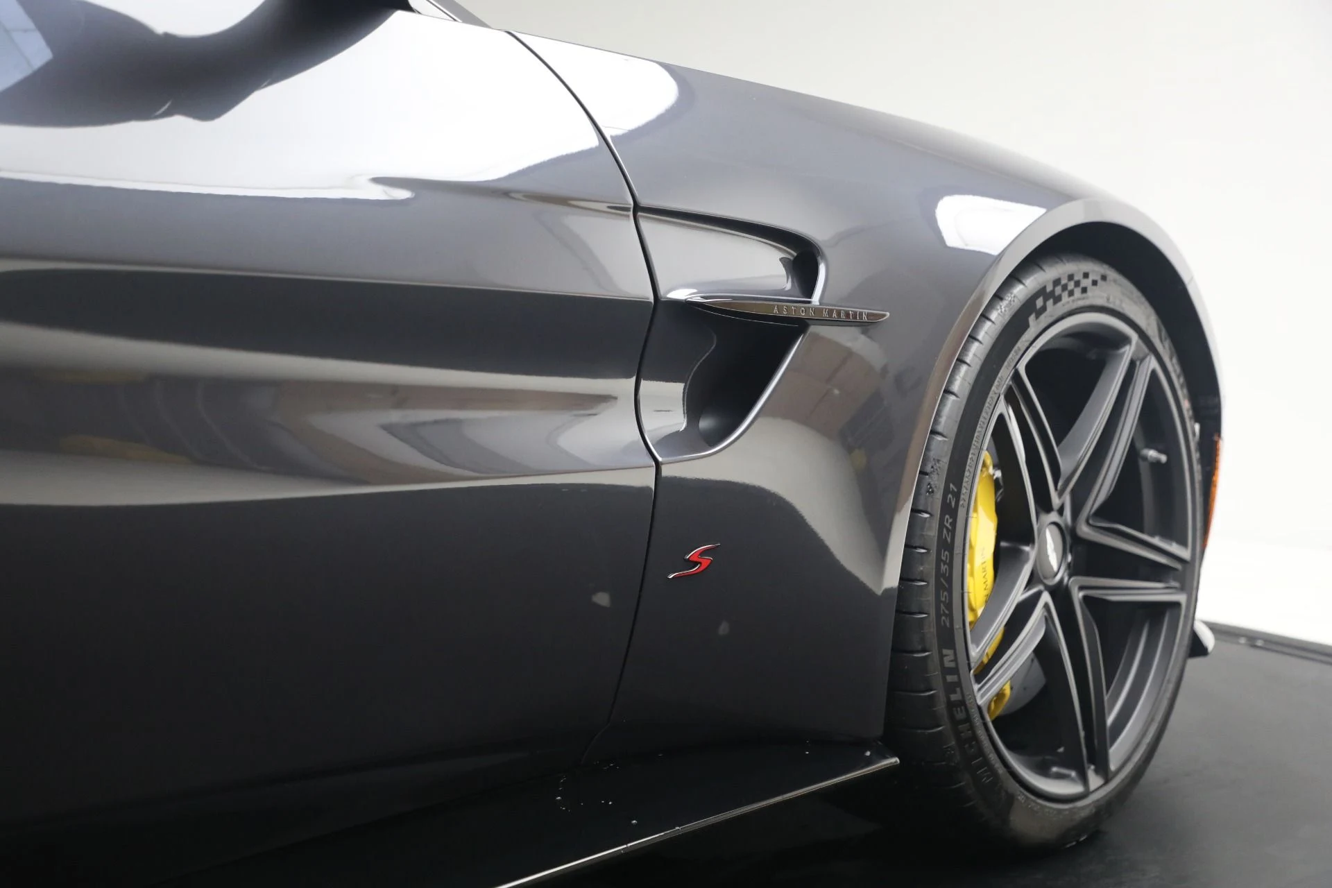 mph026_3079971894_New_2026_Aston_Martin_Vantage_S_1766181825_bc20fa945b