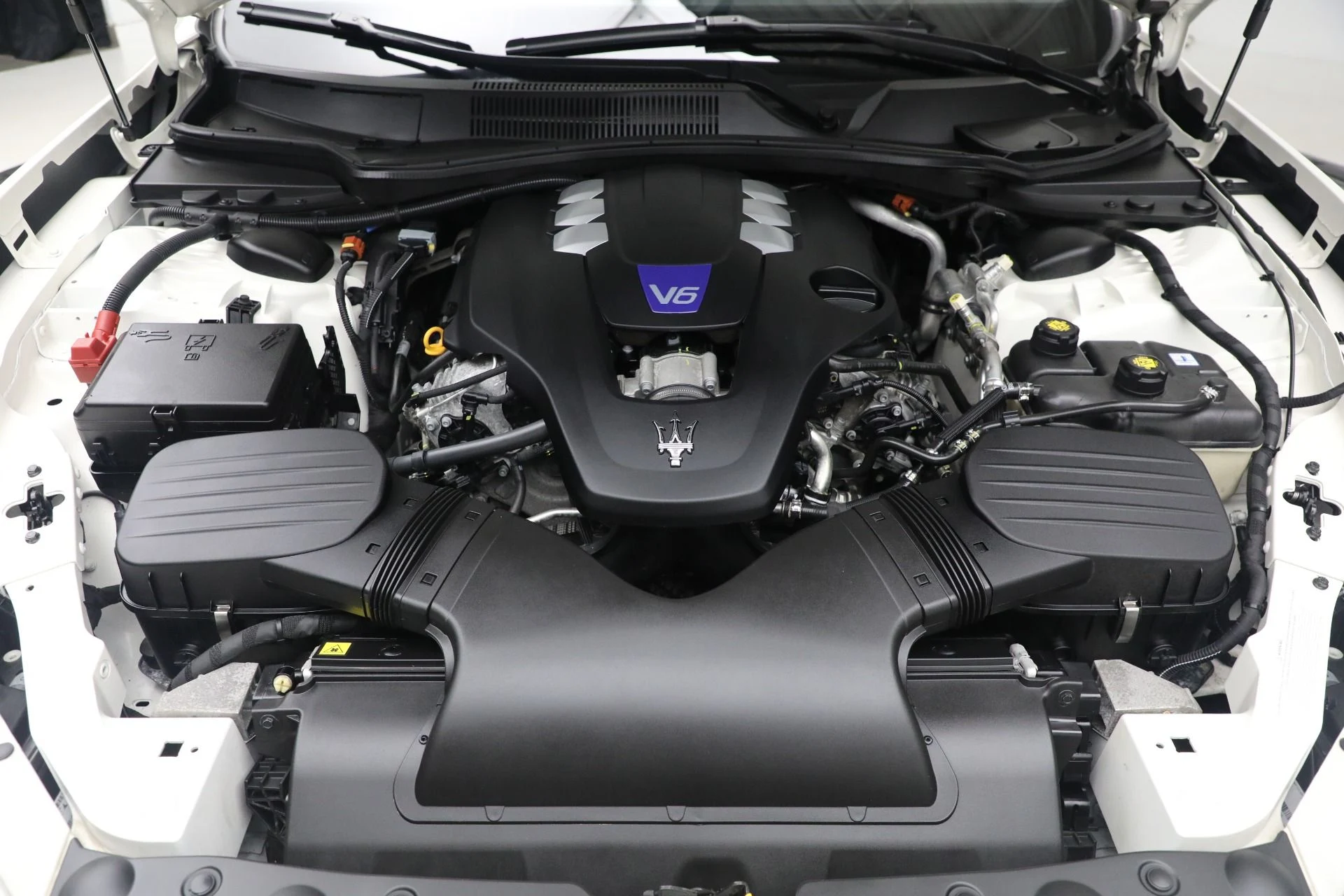 mph026_3080583119_Used_2022_Maserati_Ghibli_Modena_Q4_ecc252ca29