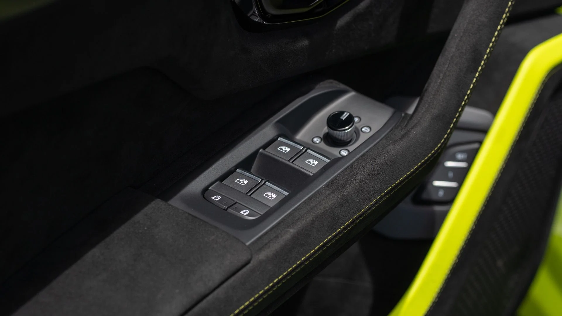 mph026_308432905_Used_2024_Lamborghini_Urus_Performante_1753476179_b847b76784