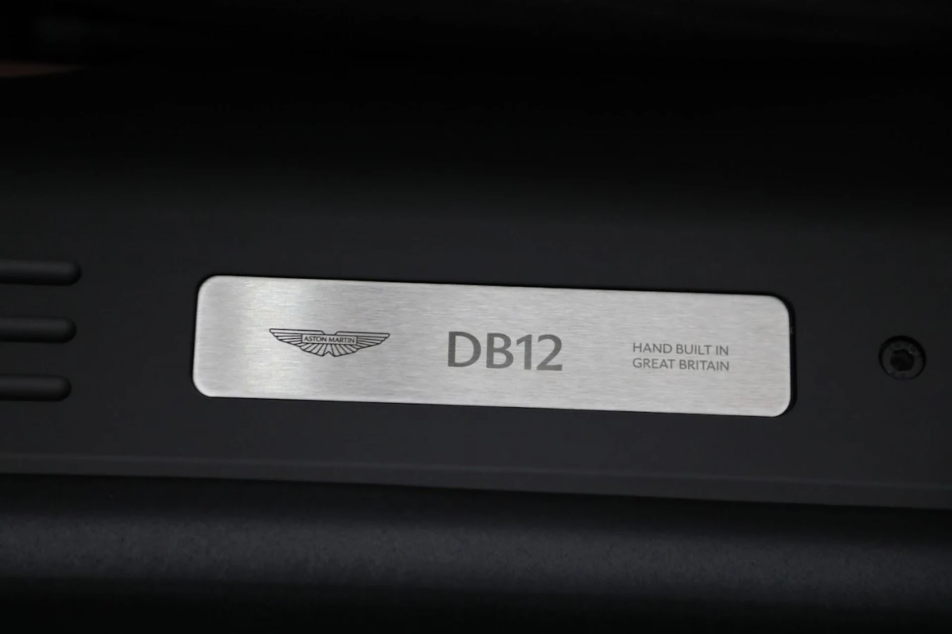 mph026_3090355594_Used_2024_Aston_Martin_DB_12_Volante_6d4e5796f1