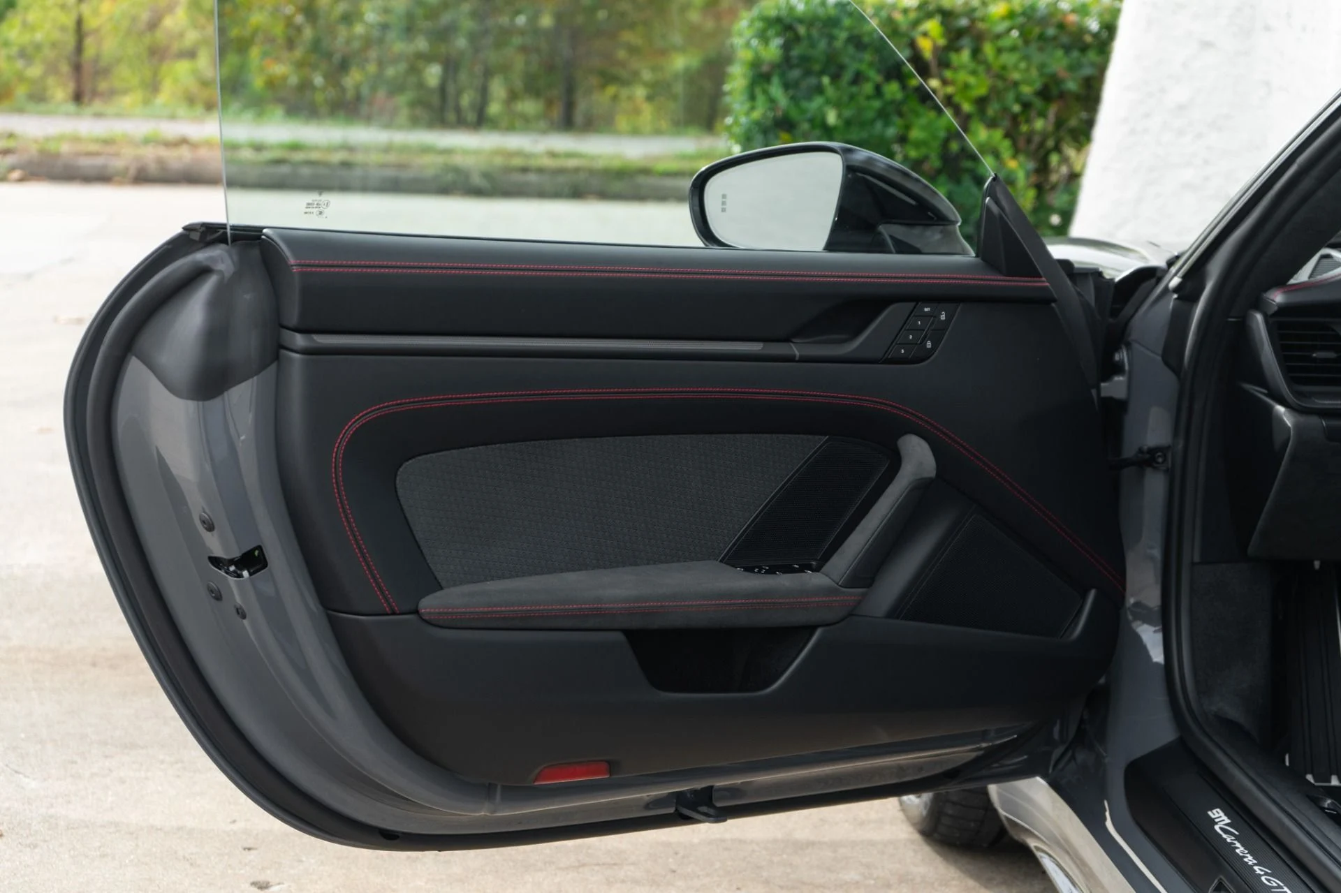 mph026_3097451434_Used_2025_Porsche_911_Carrera_4_GTS_1766512574_71c3520878