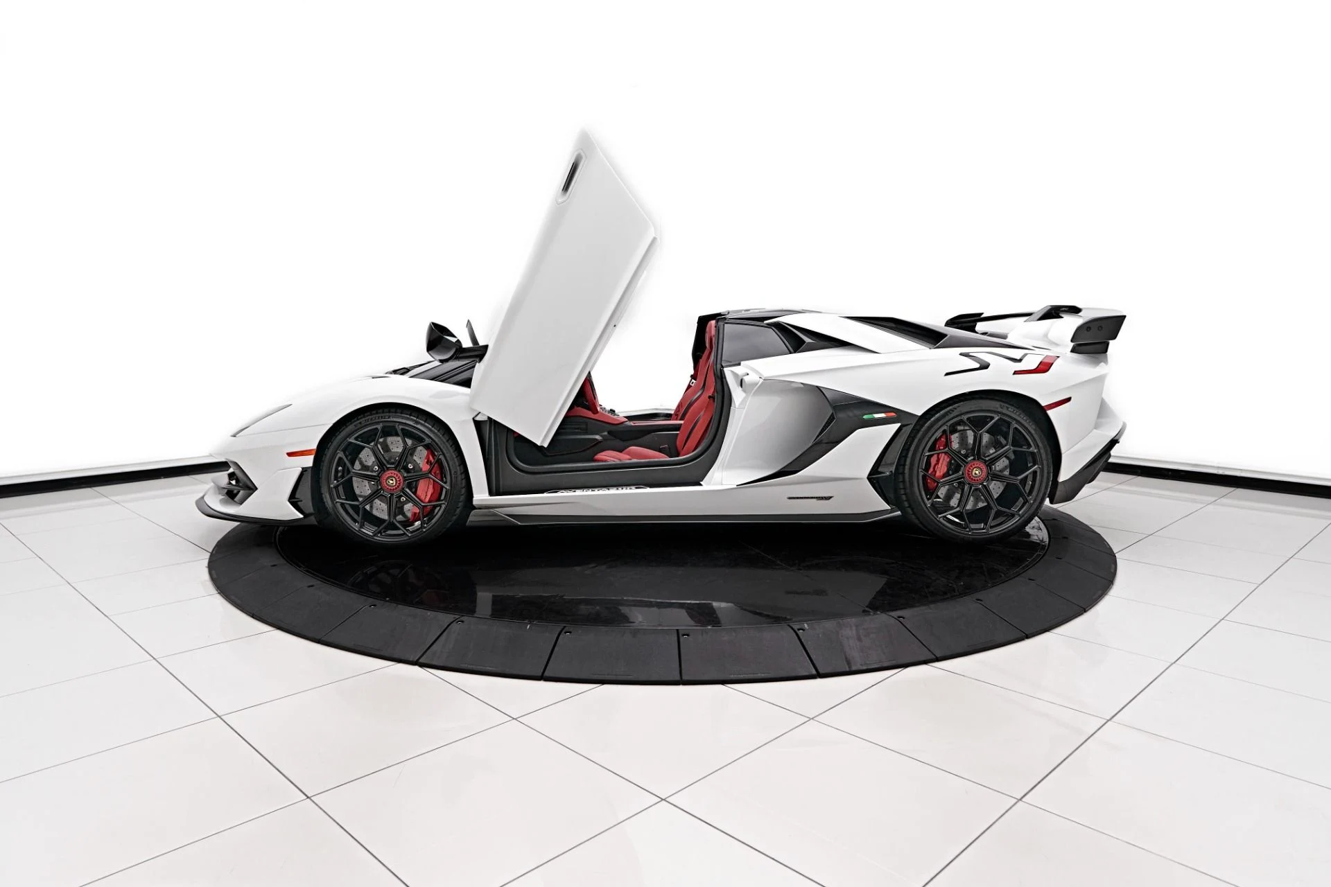 mph026_3098078998_Used_2021_Lamborghini_Aventador_SVJ_Base_1722739728_94ac05b5ea