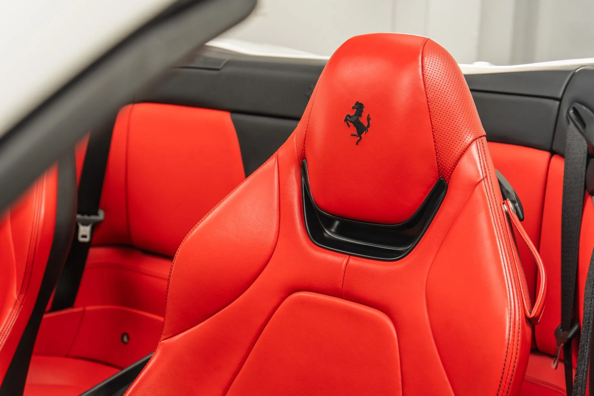 mph026_3099155288_Used_2020_Ferrari_Portofino_1759327354_3c24d53cde