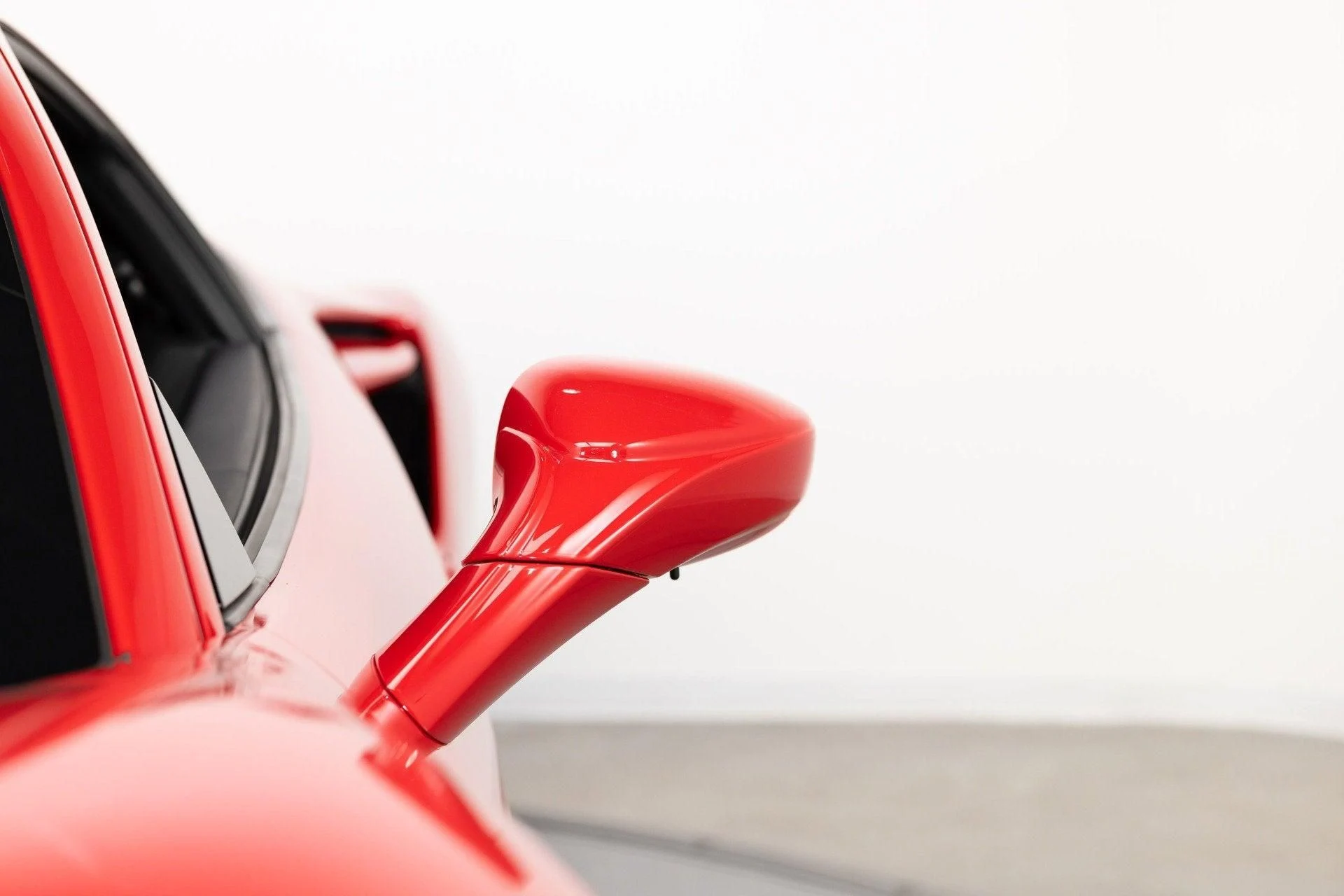 mph026_3105558180_Used_2020_Ferrari_F8_Tributo_1777367289_bbd7432c76