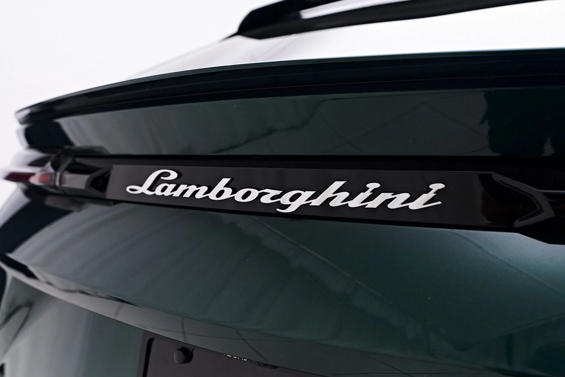 mph026_3105988511_Used_2024_Lamborghini_Urus_S_1745956869_f49aa5bc71