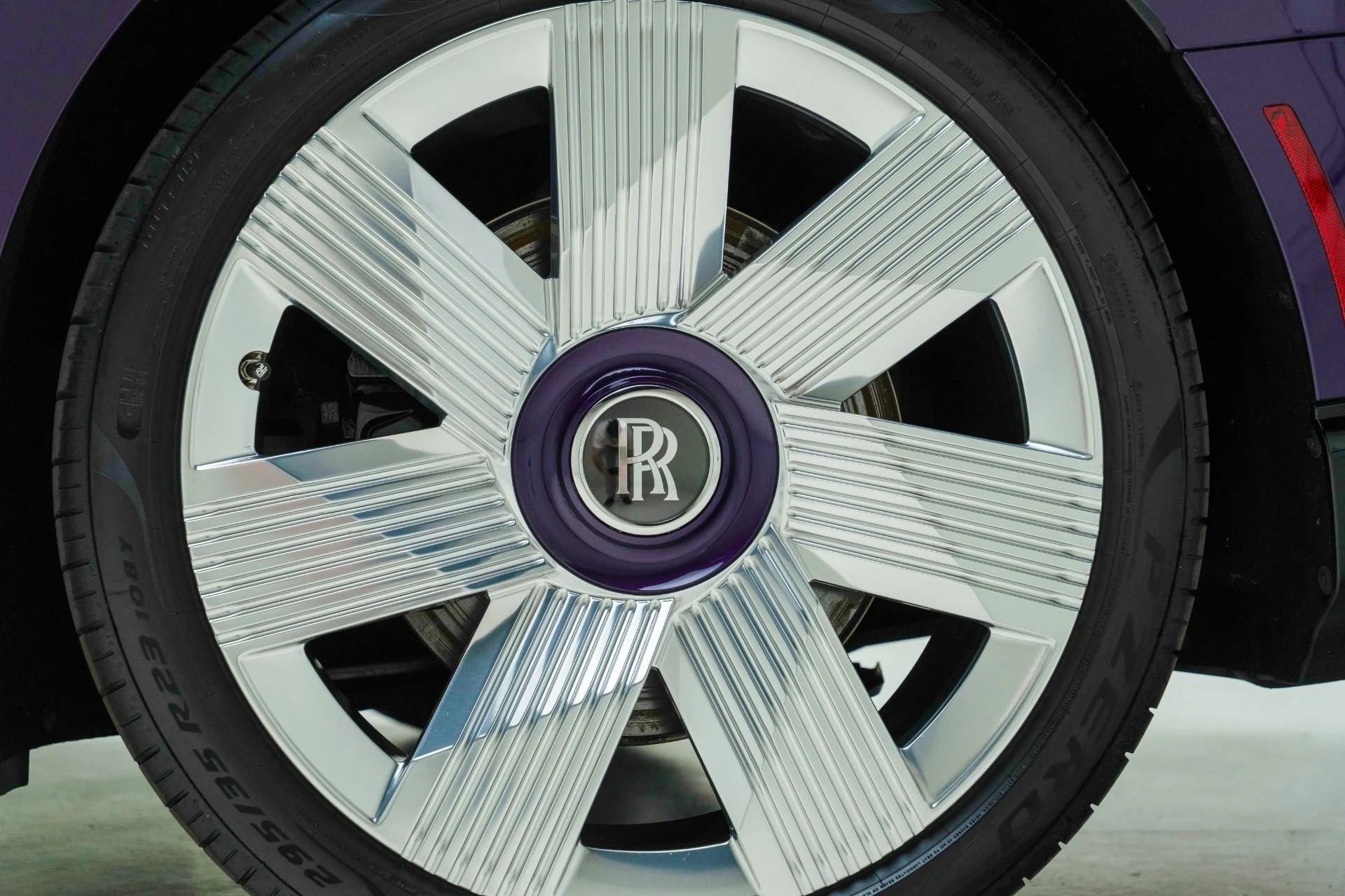 mph026_3109354713_Used_2024_Rolls_Royce_Spectre_1781198082_154b76d833