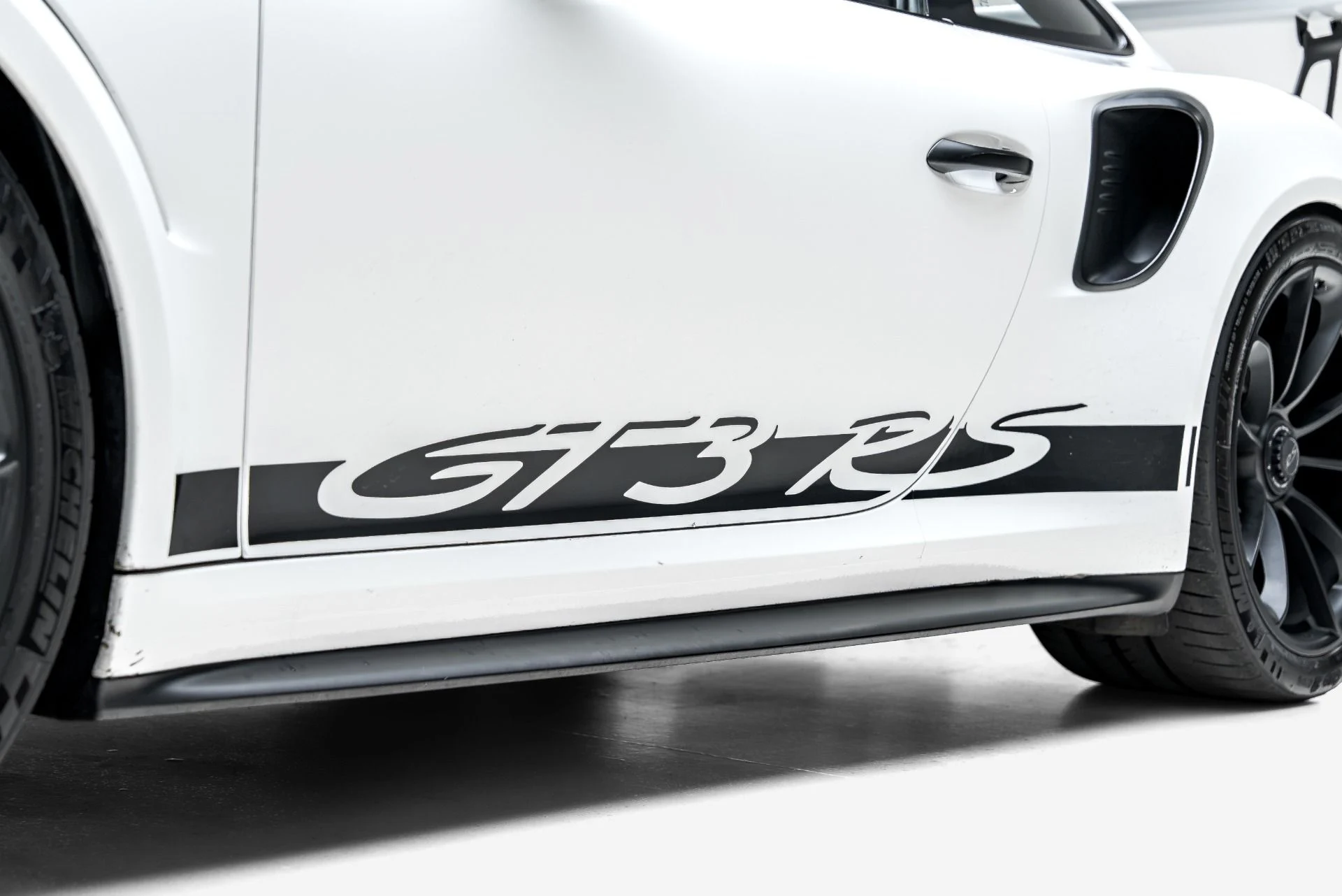 mph026_3112060460_Used_2019_Porsche_911_GT_3_RS_1787346288_4f4b8c1c4a