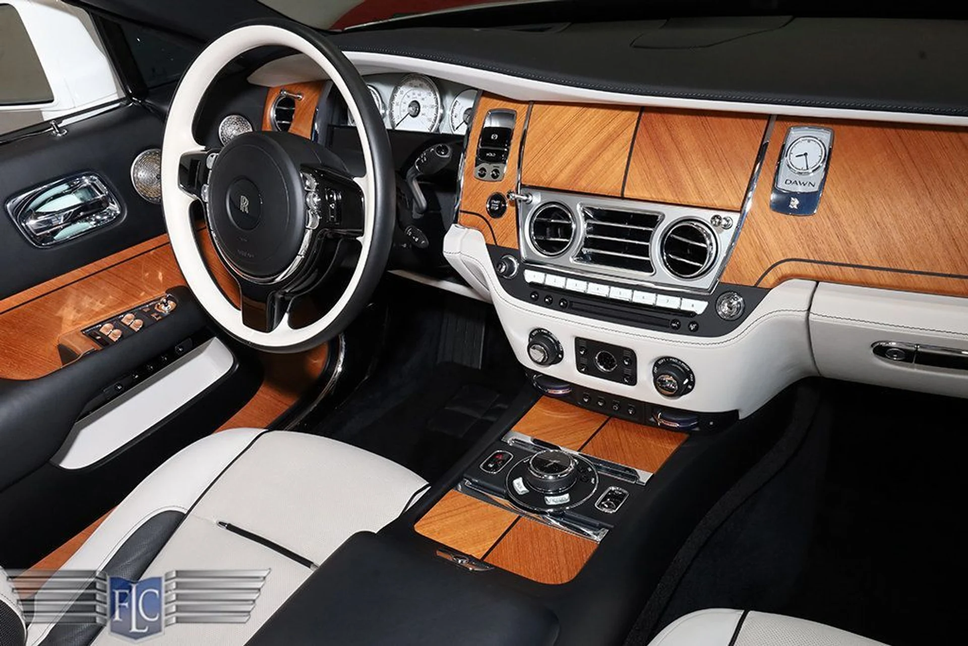 mph026_3116611828_used_2017_rolls_royce_dawn_convertible_9689_23039198_27_1024_6959a0720b