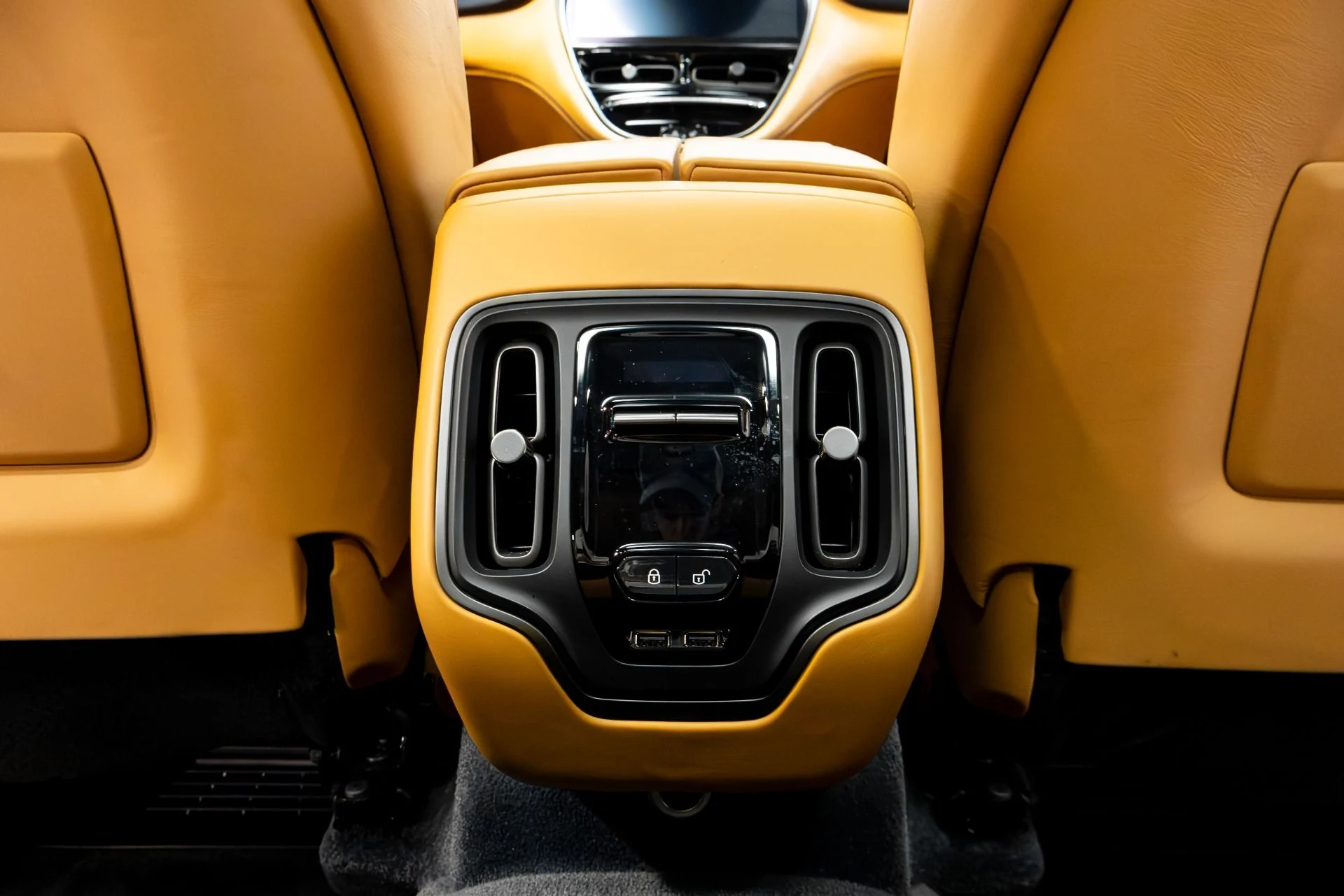 mph026_3120994221_Used_2021_Aston_Martin_DBX_1770088523_f1cadbbeab