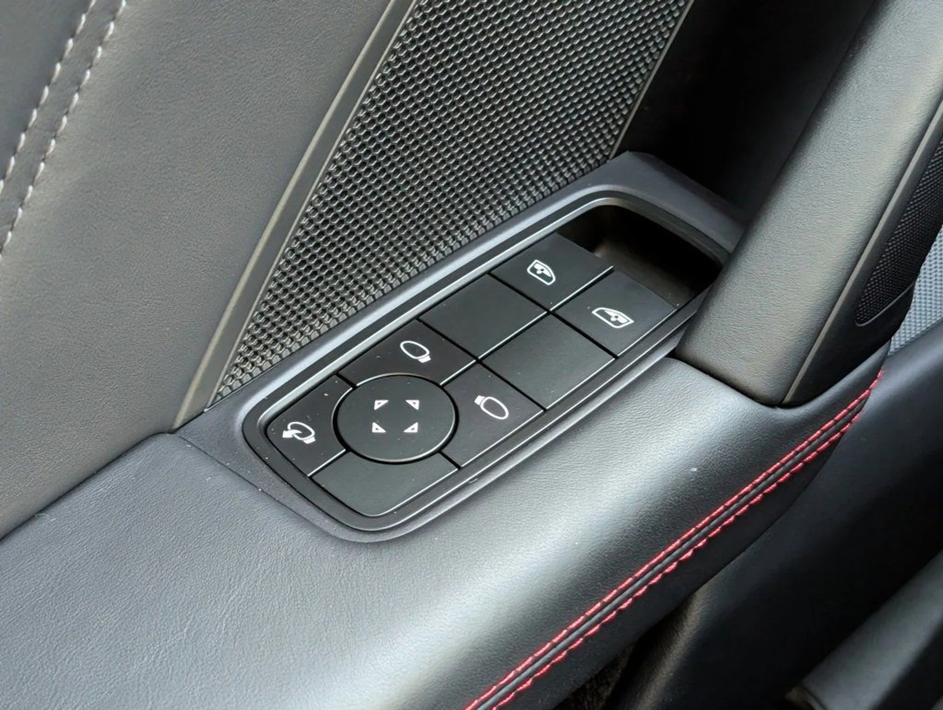 mph026_3123586201_a21675df2ff9e3b67ce5eca1dbfd957bx_423afb8b51