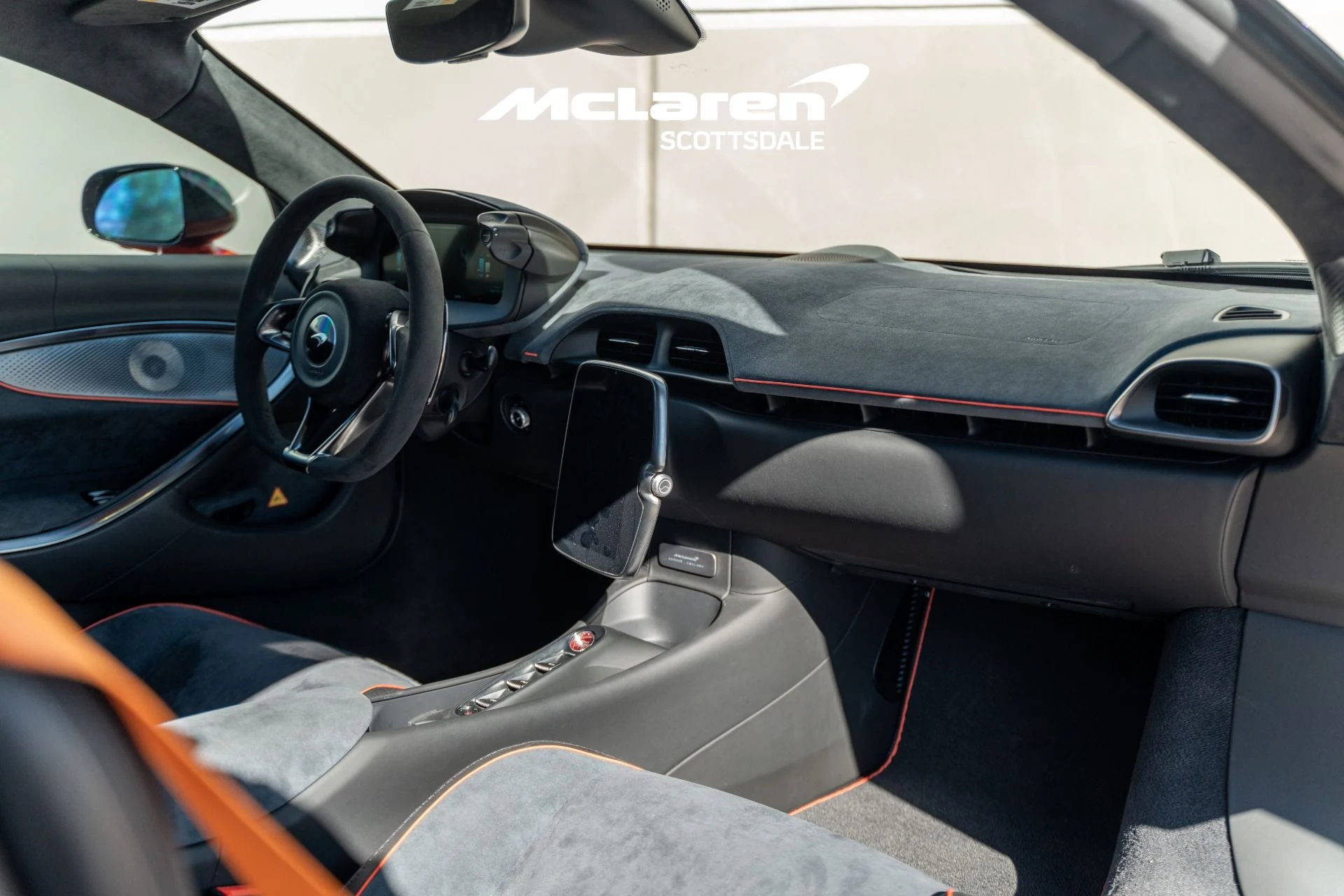 mph026_3123697083_Used_2024_MCLAREN_ARTURA_1762550497_582e562527