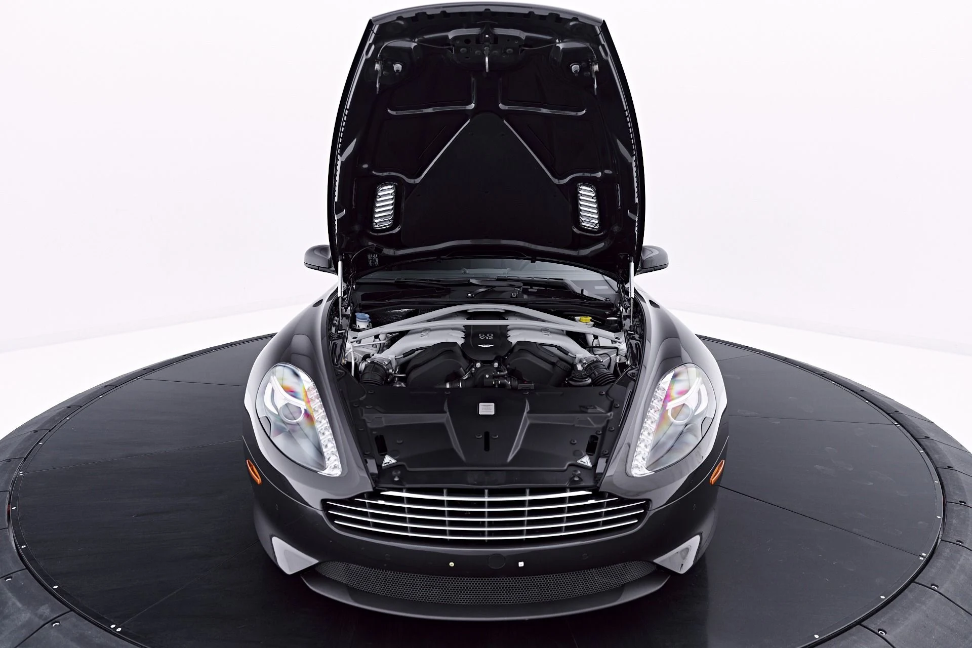 mph026_31310875_Used_2014_Aston_Martin_DB_9_Base_1780969035_ee06a4ab5c