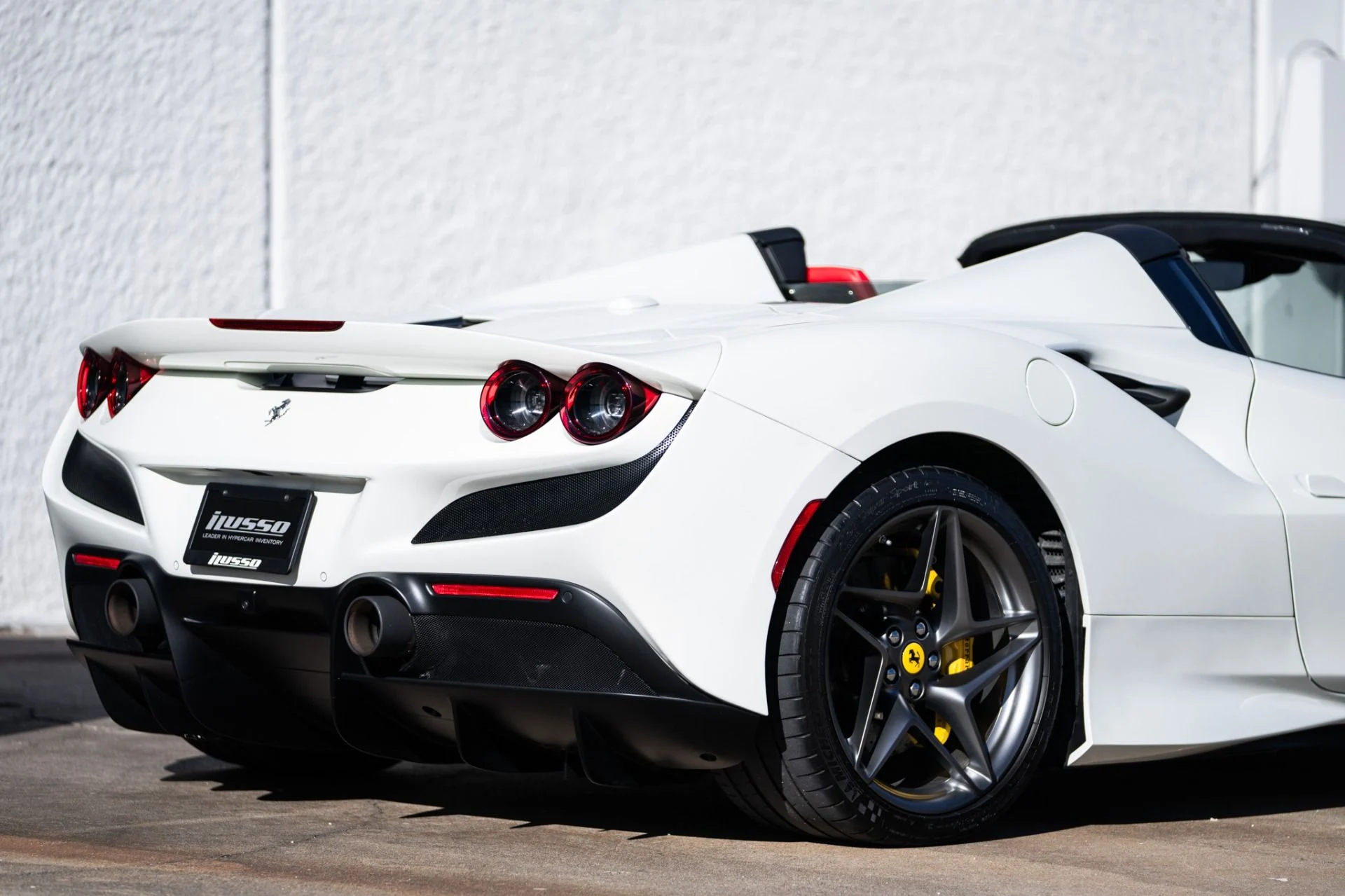 mph026_3132761049_Used_2023_Ferrari_F8_Spider_1765825139_ba764fa950