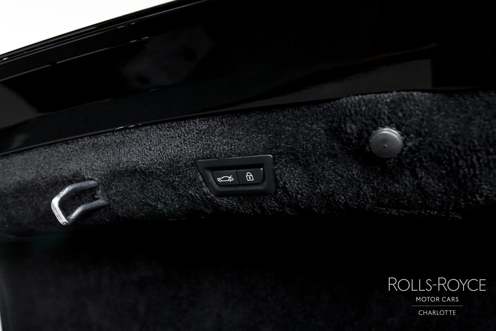 mph026_3135117360_Used_2025_Rolls_Royce_Phantom_1767376203_f4ea42622f