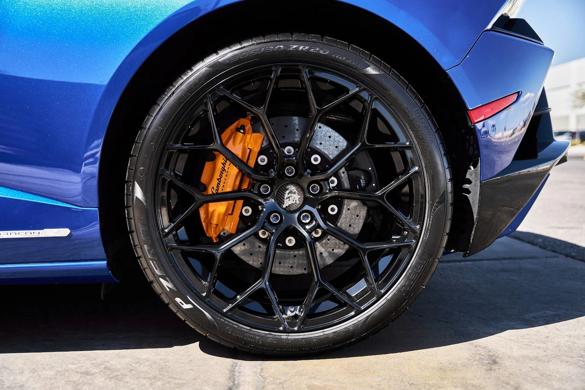 mph026_3138076060_Used_2020_Lamborghini_Huracan_EVO_Base_1777394804_ab56078bba