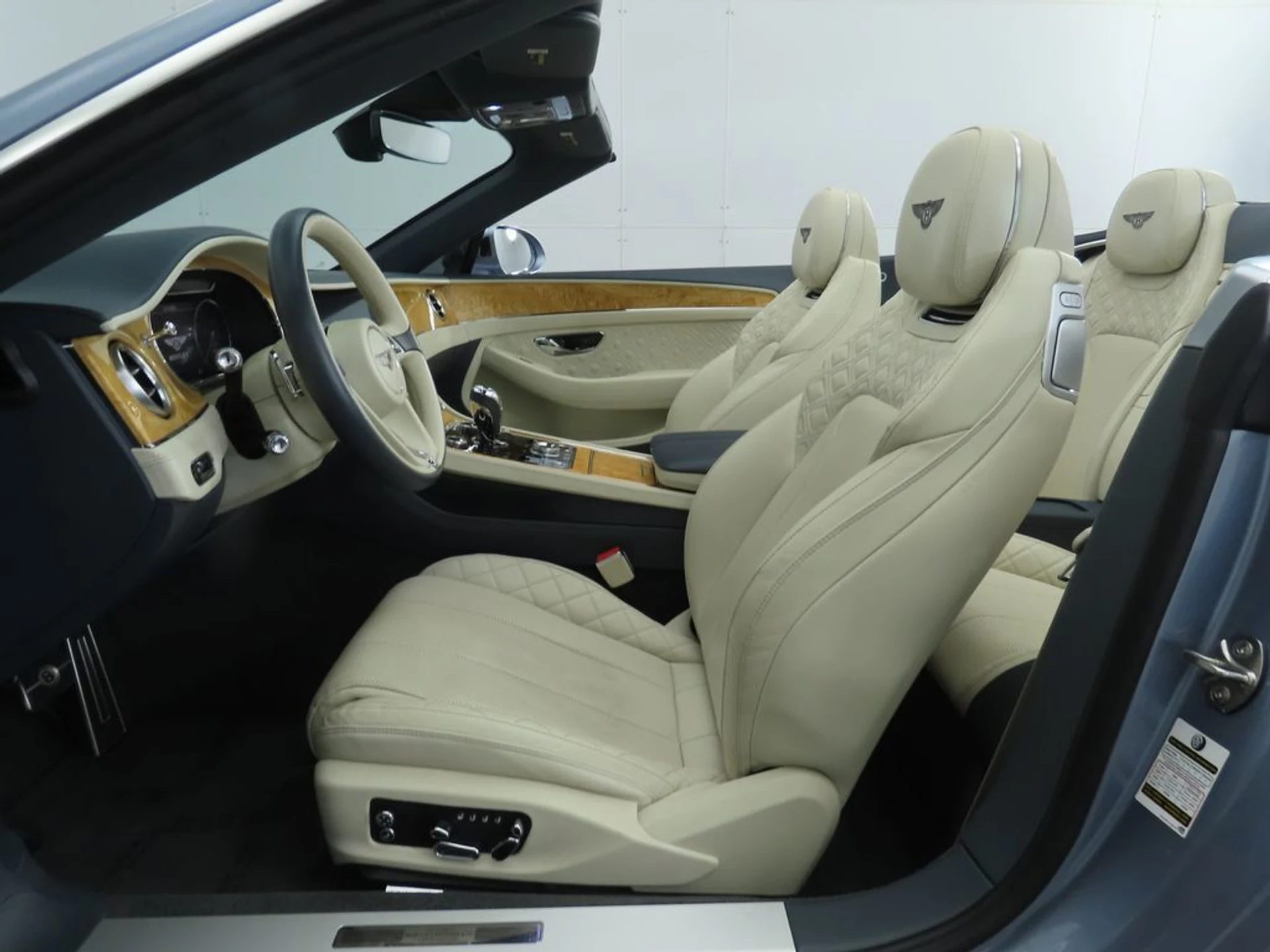 mph026_3140701771_used_2020_bentley_continental_gtv8firsteditionconvertible_8119_22986550_27_1024_906b7a3ccc