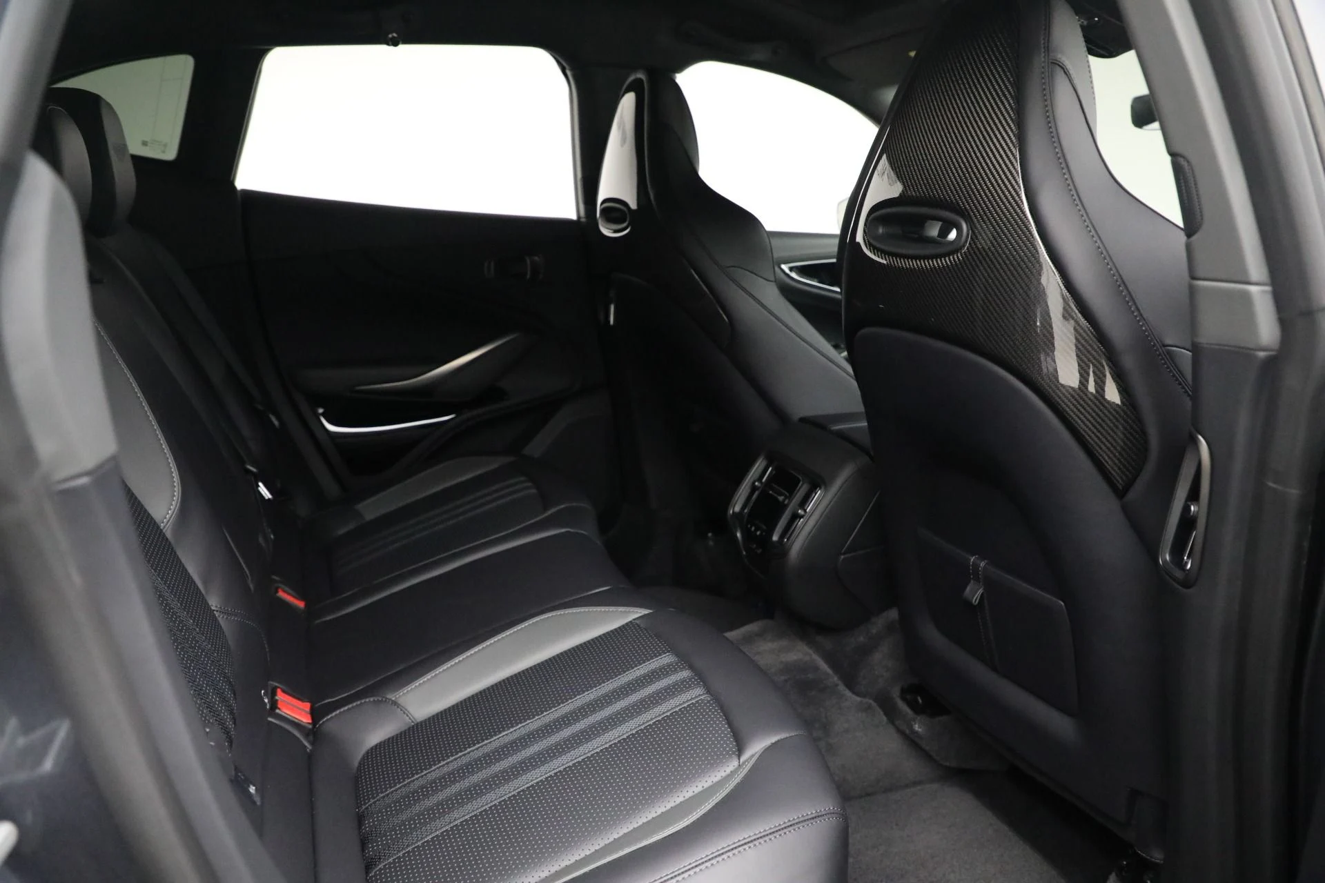 mph026_3162878933_New_2025_Aston_Martin_DBX_707_3baefcdbd2