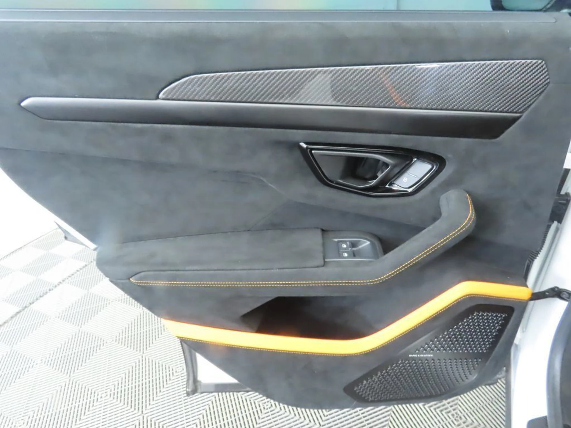 mph026_3164377058_used_2024_lamborghini_urus_performanteawd_8119_22973080_27_1024_70f160bd8d