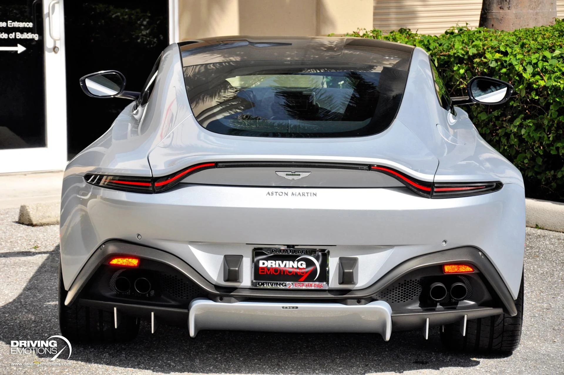 mph026_3170885418_880_p27_l_ece9e545b7