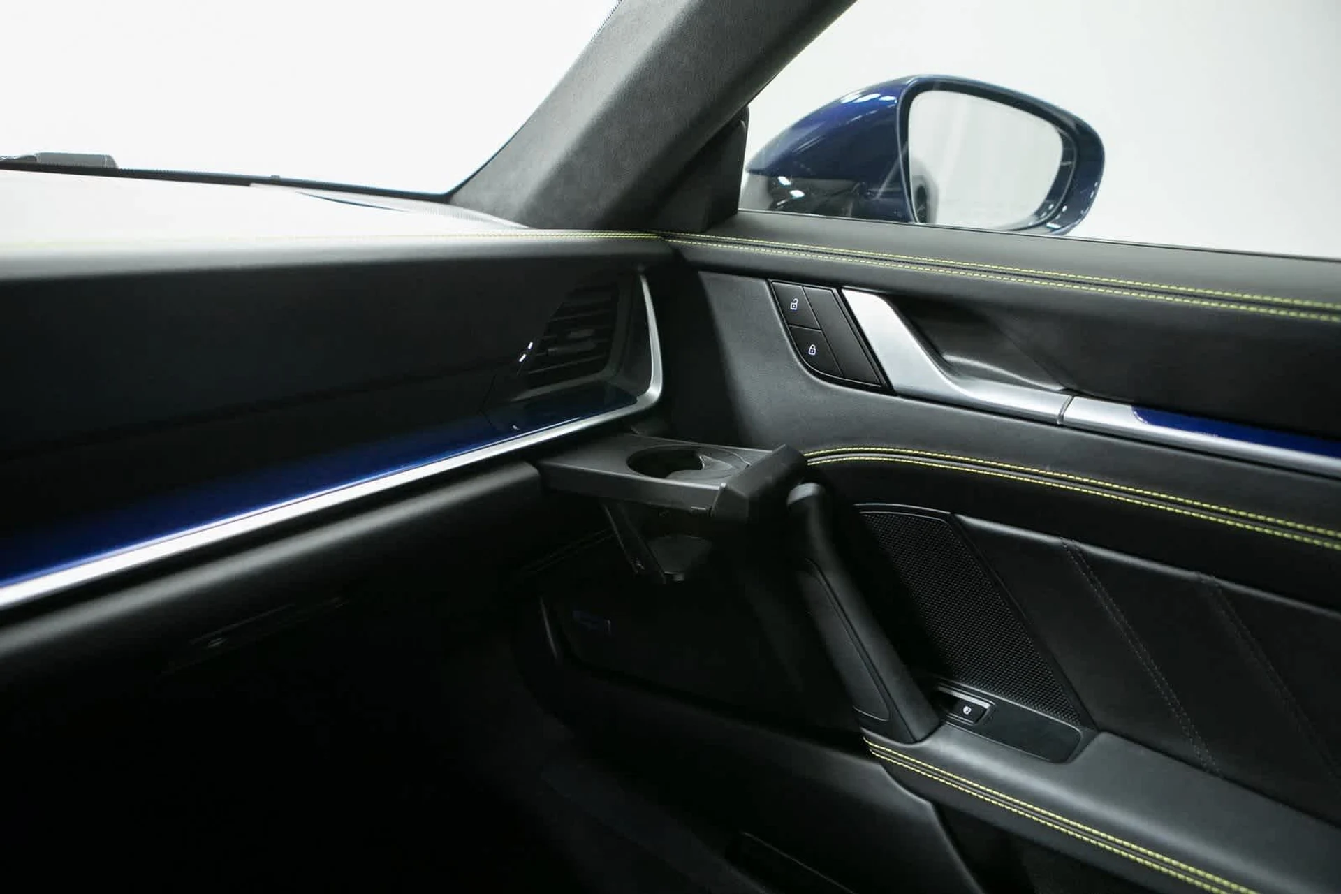 mph026_3186032388_f526ba47eb9a215029b699bb9a15cb71x_5dd5004bb5