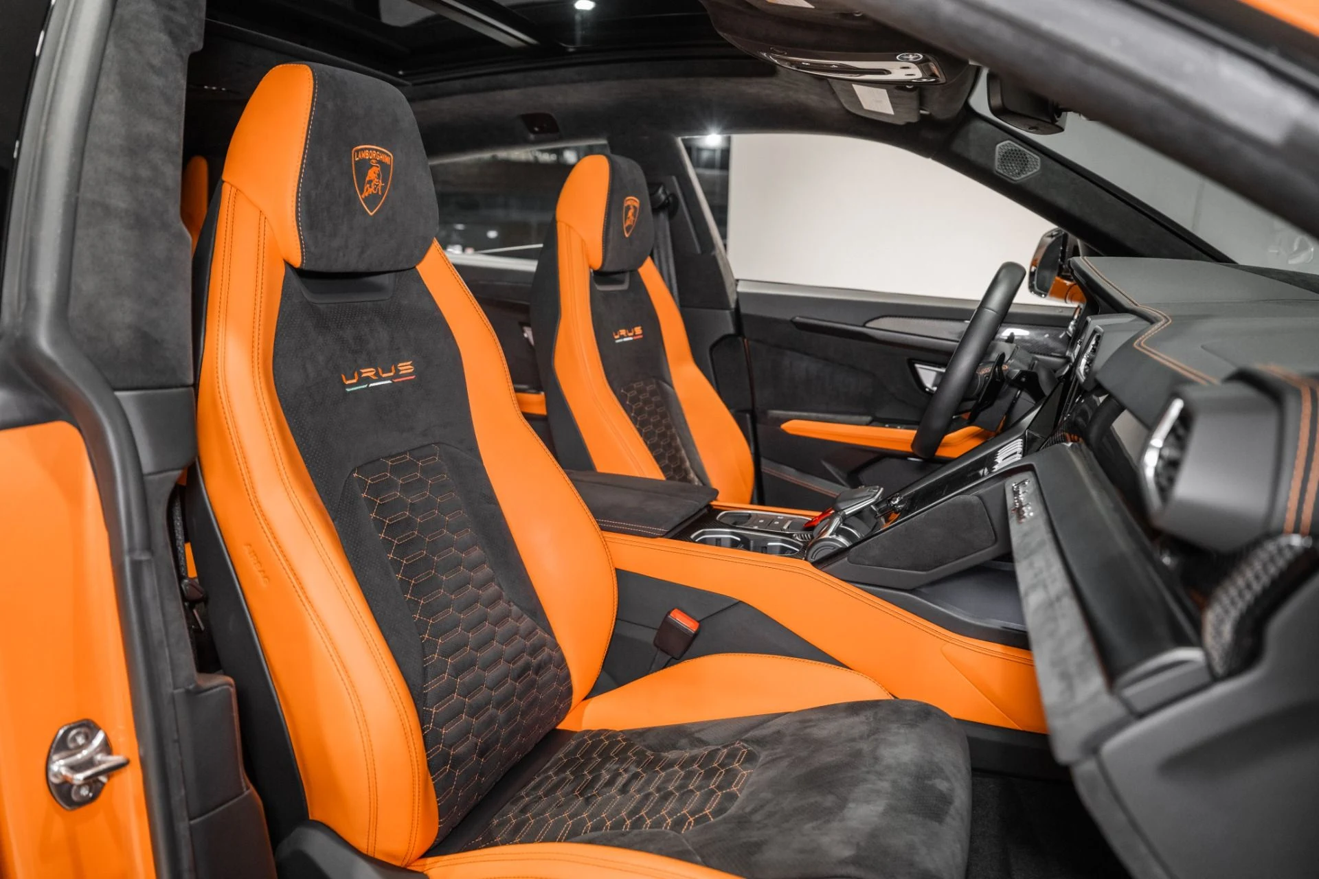 mph026_3187853948_Used_2022_Lamborghini_Urus_Pearl_Capsule_1773409923_0fdb901e65