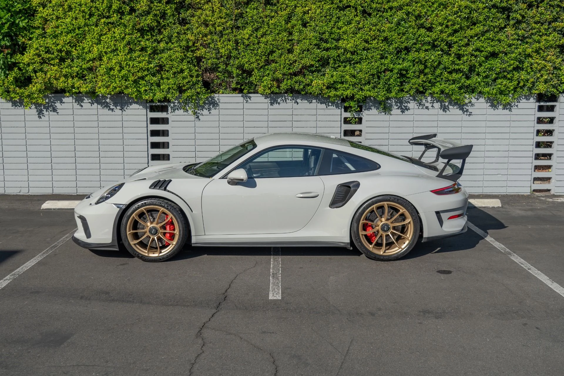 mph026_3216403763_Used_2019_Porsche_911_GT_3_RS_1759431879_82acc5f394