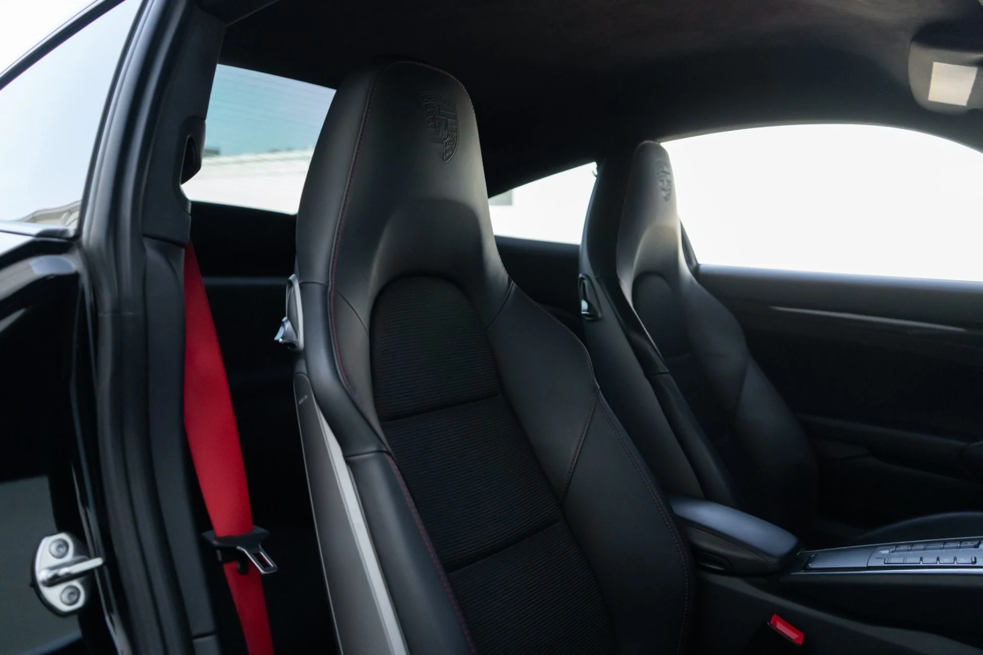 mph026_3216902180_Used_2018_Porsche_911_GT_3_Touring_1787008585_f570f98fb5