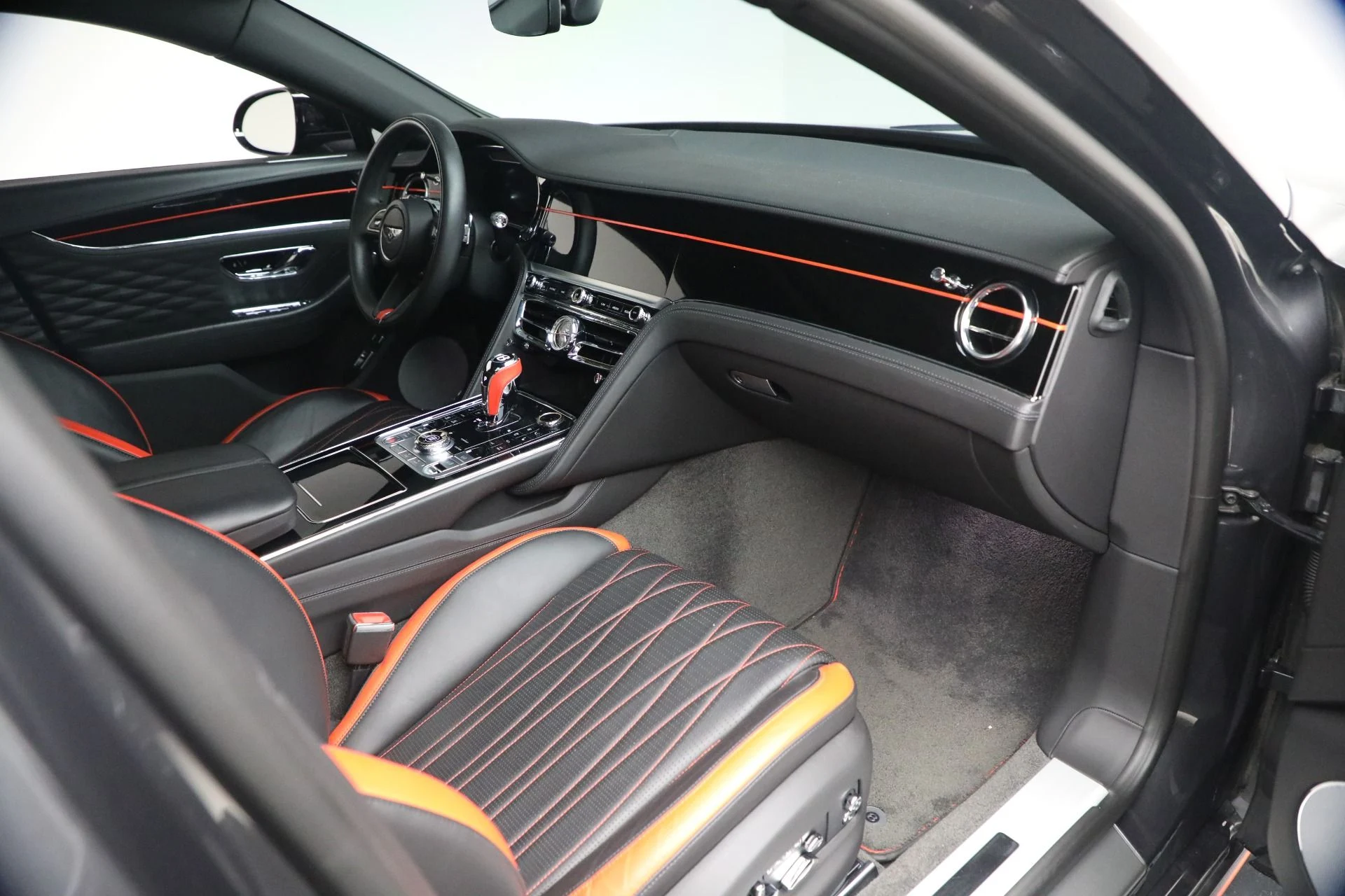 mph026_3217180_Used_2022_Bentley_Flying_Spur_V8_1770156779_30bbfa687b