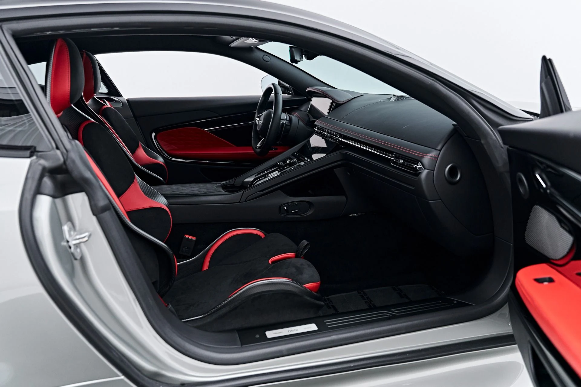 mph026_3220404130_Used_2024_Aston_Martin_DB_12_1789627748_30ed6d0de7