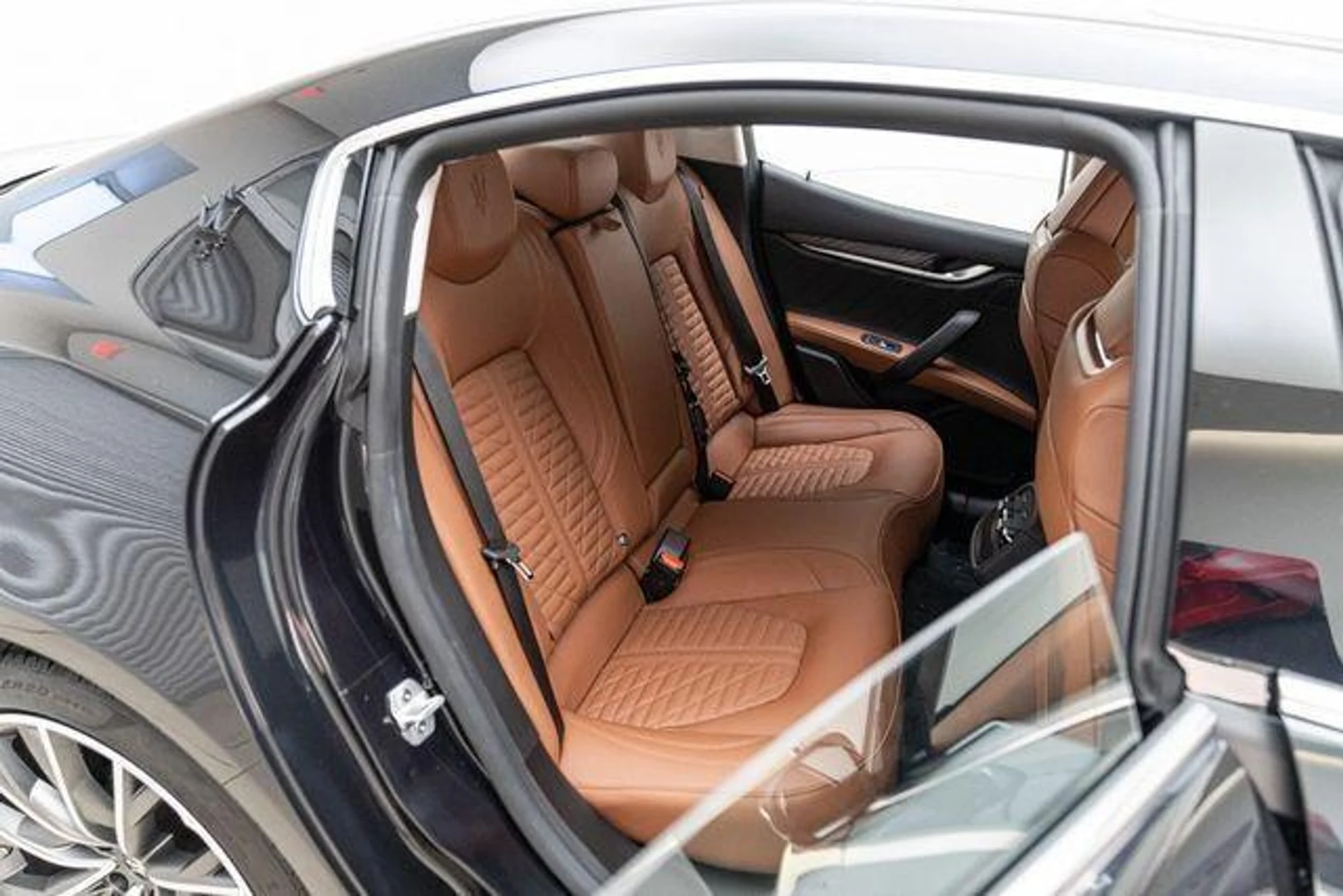 mph026_3225160228_New_2023_Maserati_Ghibli_Modena_1753160517_20e01974da