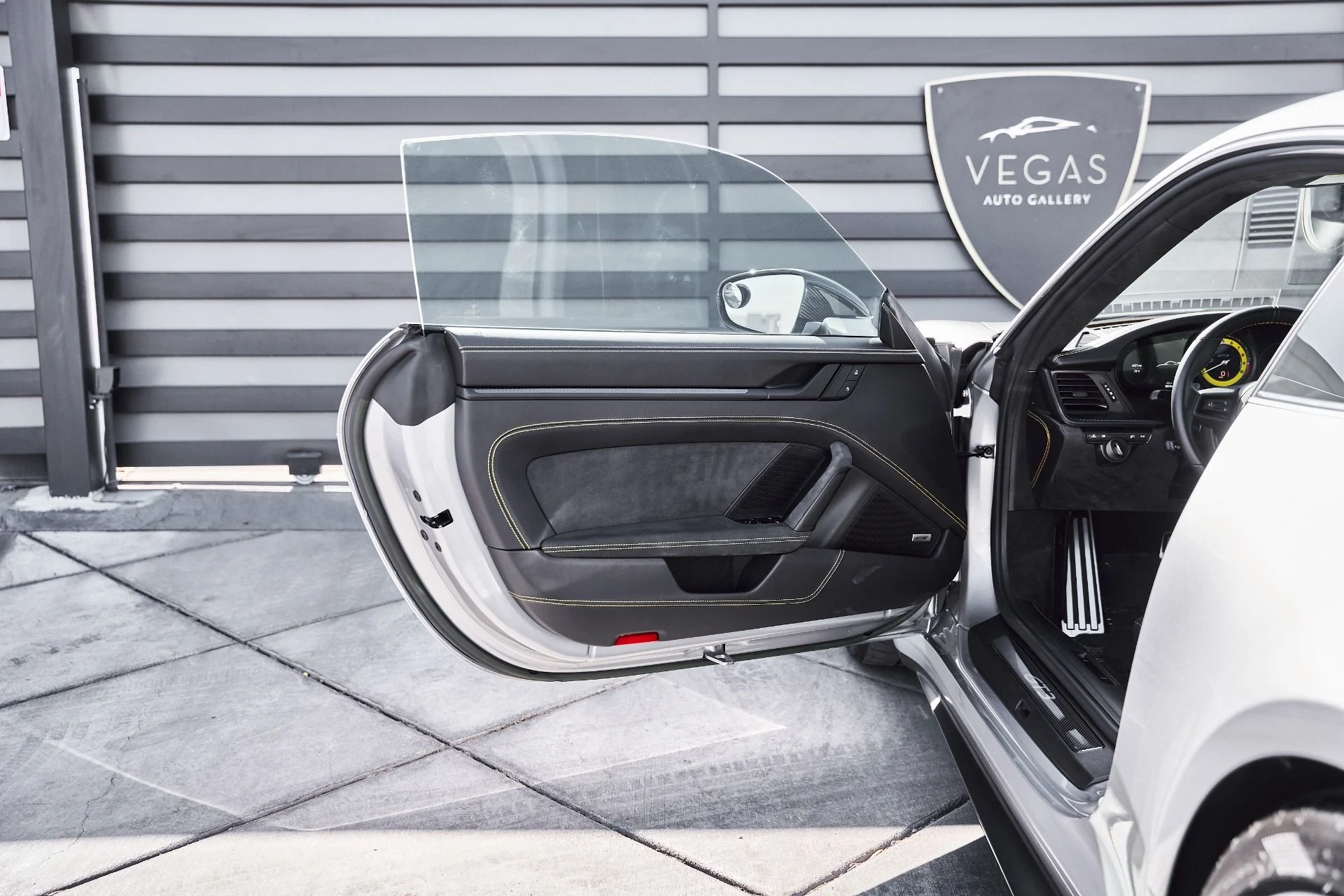 mph026_3227378611_Used_2023_Porsche_911_GT_3_1776823168_8937d8d6a3