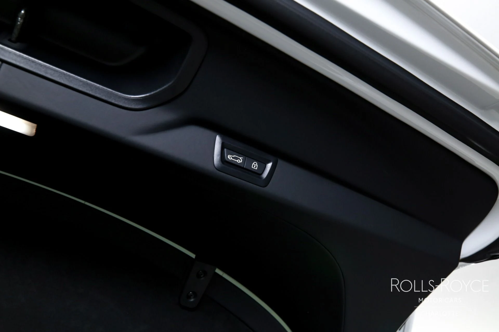 mph026_3228912755_Used_2022_Rolls_Royce_Black_Badge_Cullinan_1764196981_a6d3855e99
