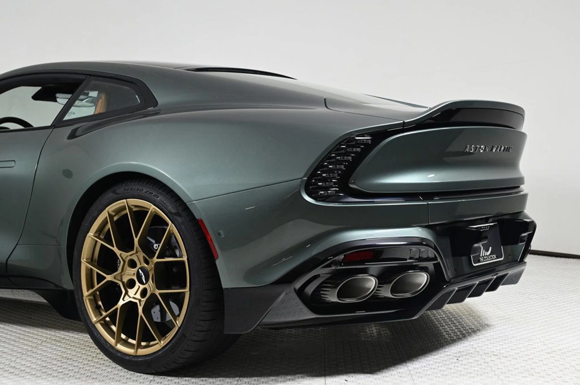mph026_3232073231_new_2025_aston_martin_vanquish_coupe_11350_22897480_26_1024_2ceac87206