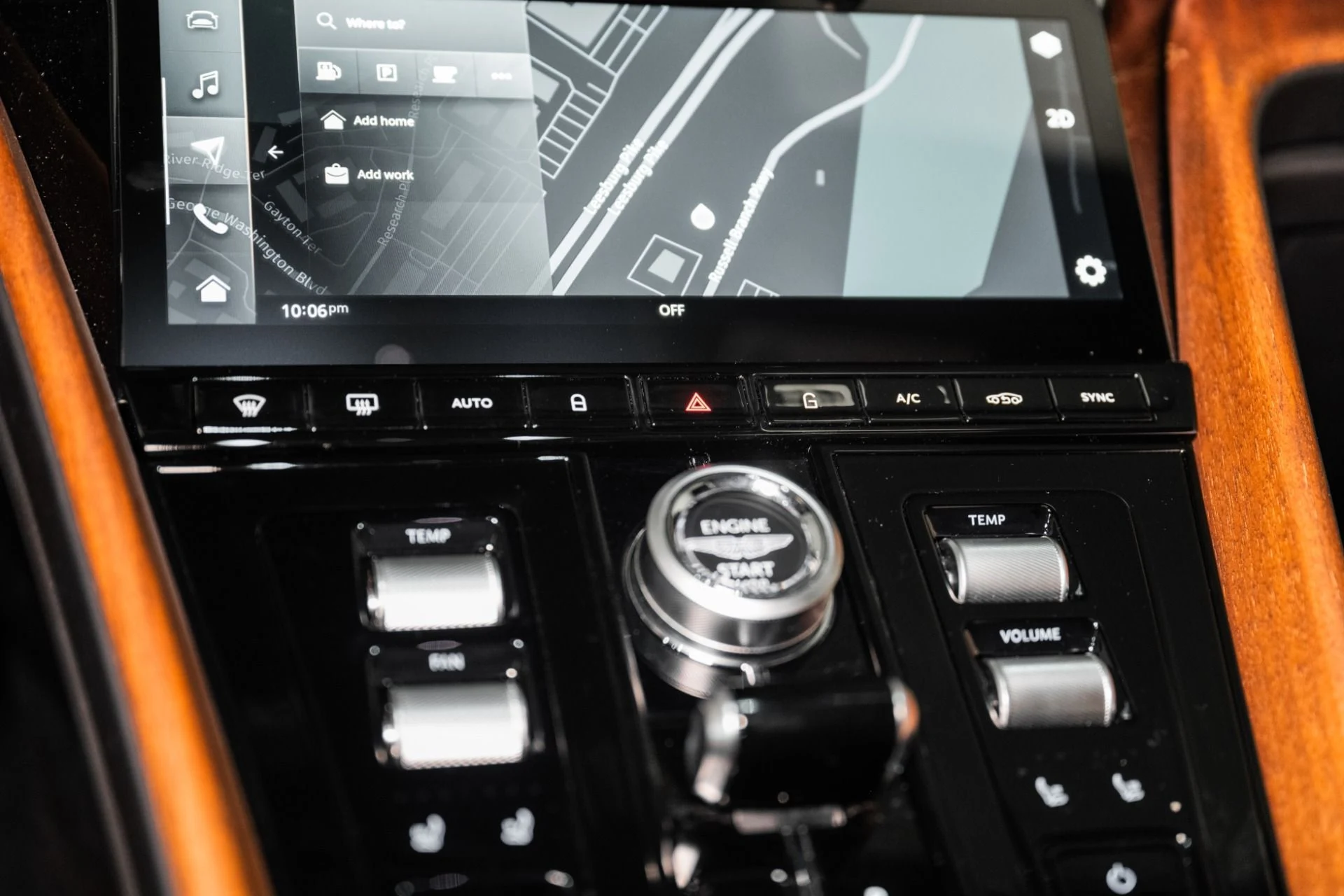 mph026_3234260589_Used_2025_Aston_Martin_DB_12_Coupe_1748960287_9fed0ae8bf