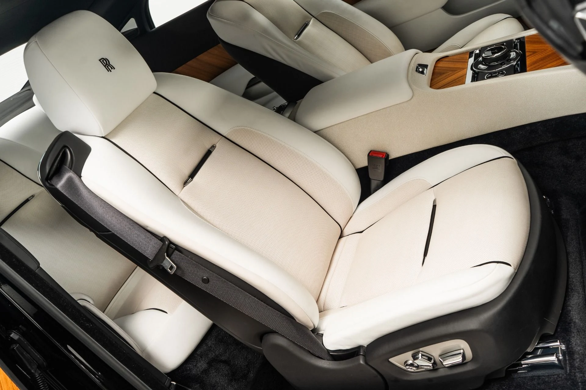 mph026_3237798247_Used_2016_Rolls_Royce_Wraith_1759423730_44a789c46c