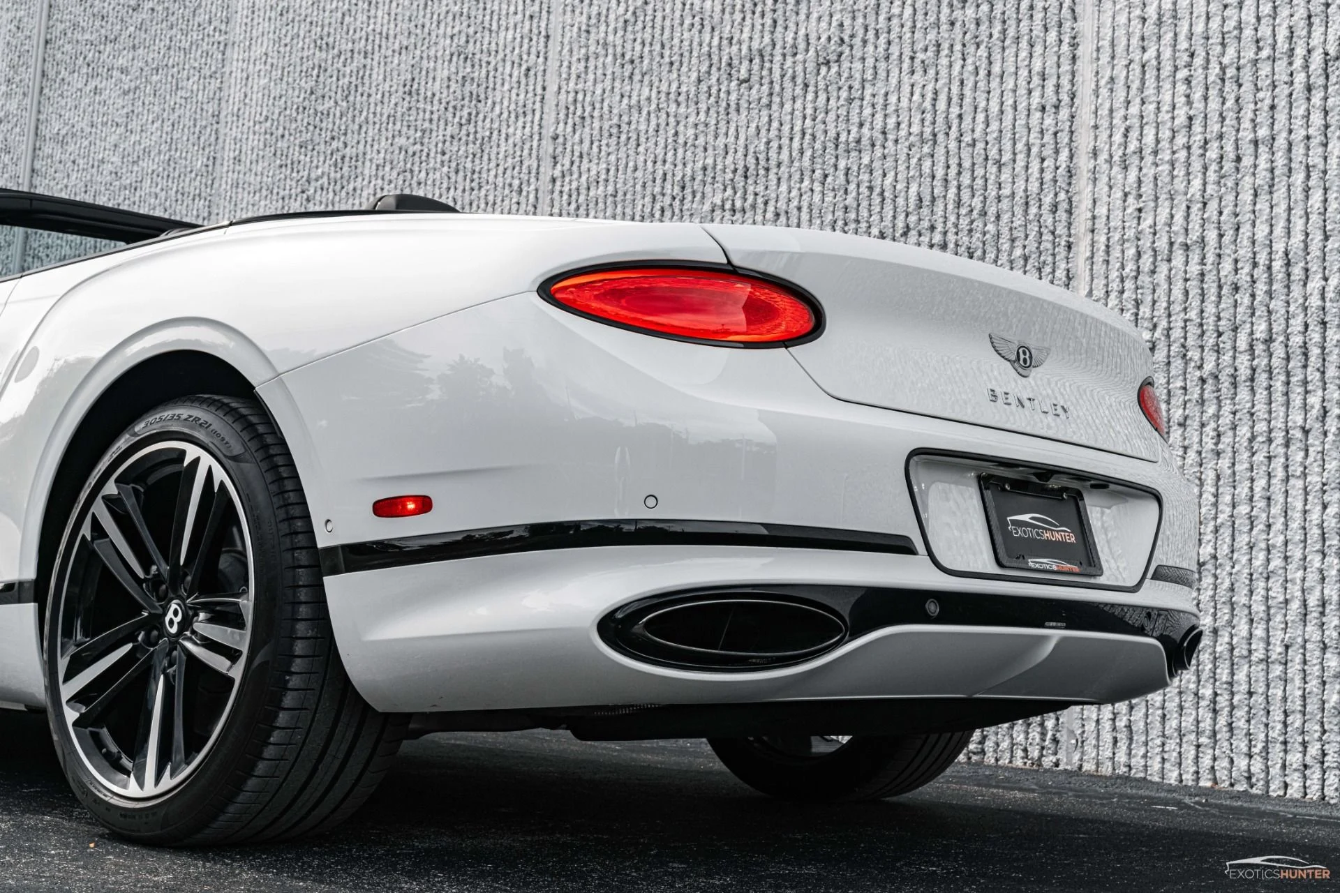 mph026_3241796743_Used_2020_Bentley_Continental_GTC_280_K_MSRP_Mulliner_Blackline_Rotating_Display_1766938877_8824bb3989