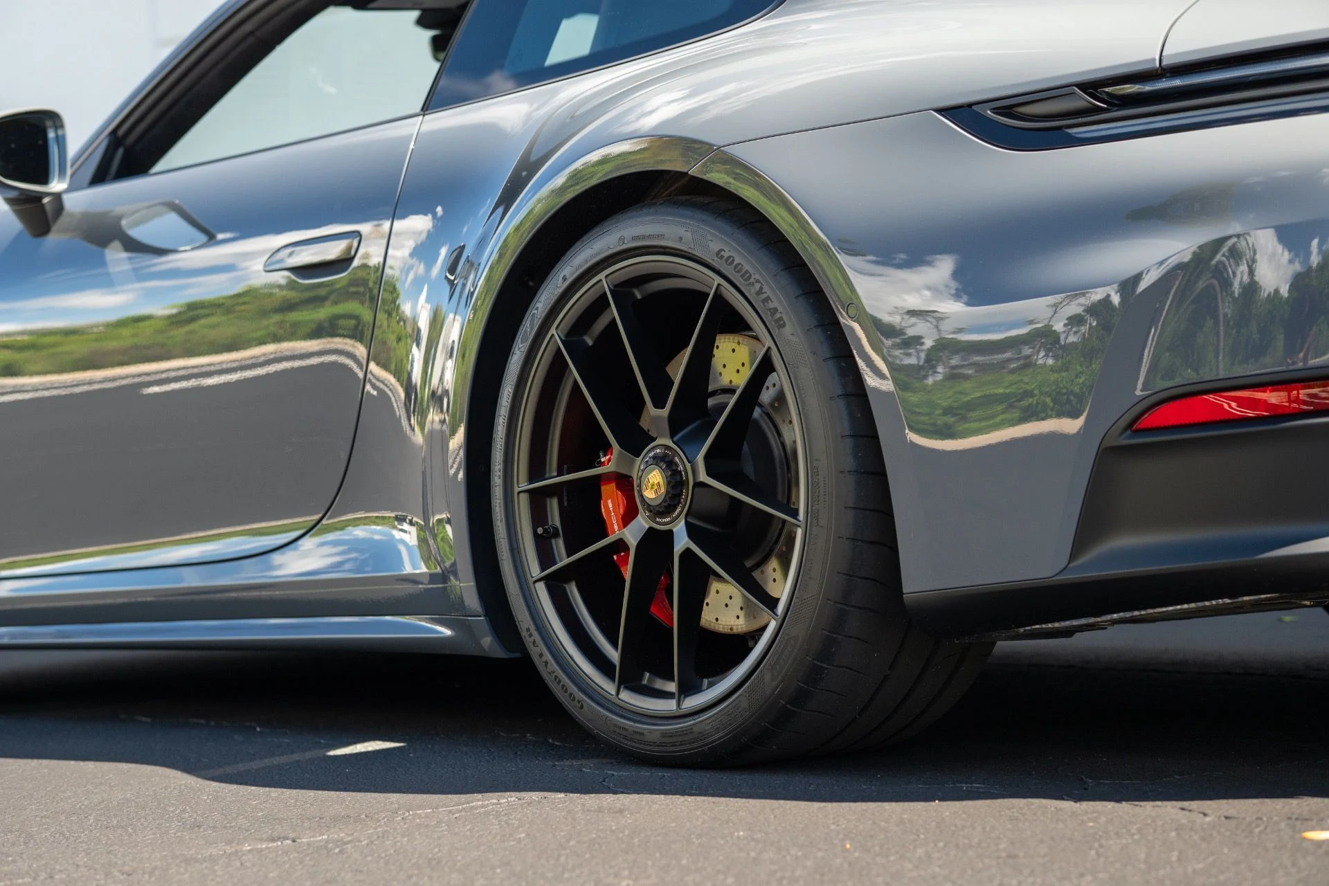 mph026_3254707296_Used_2025_Porsche_911_Carrera_4_GTS_1758912978_2599f95b23