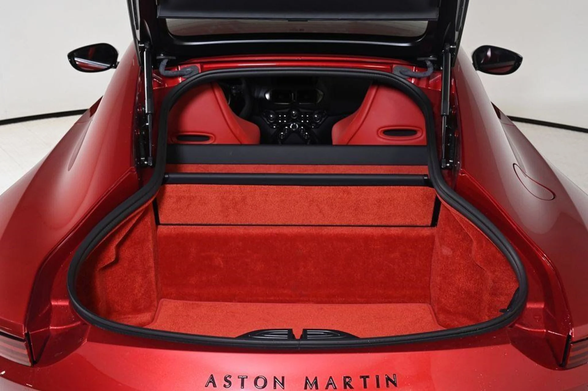 mph026_3264876142_used_2023_aston_martin_vantage_coupe_11350_22936848_26_1024_1c5ad2d4a0