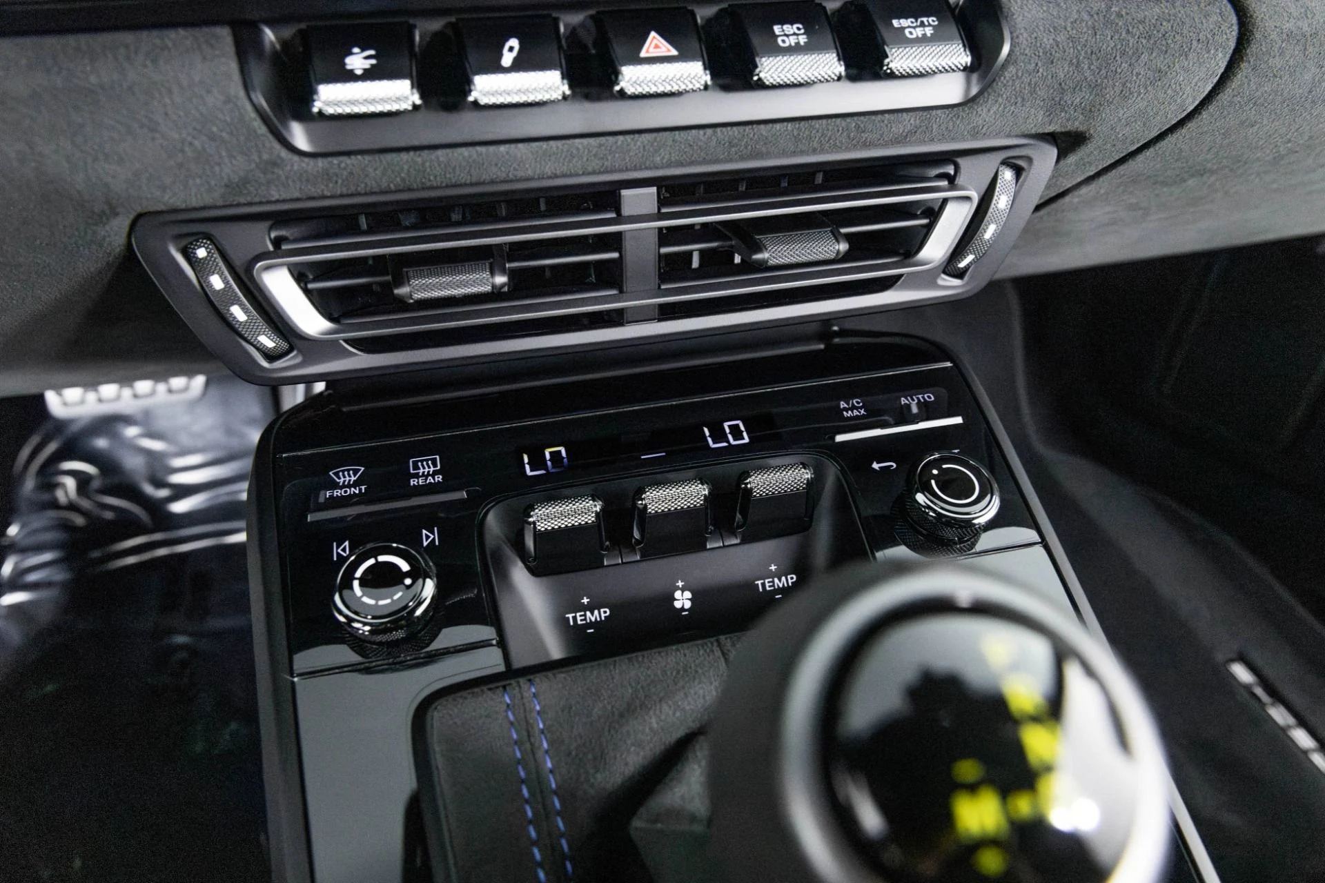 mph026_3278289010_Used_2024_Porsche_911_GT_3_RS_1763426475_4a7109def4